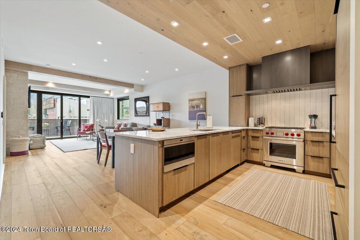 175 S GLENWOOD Street, 203