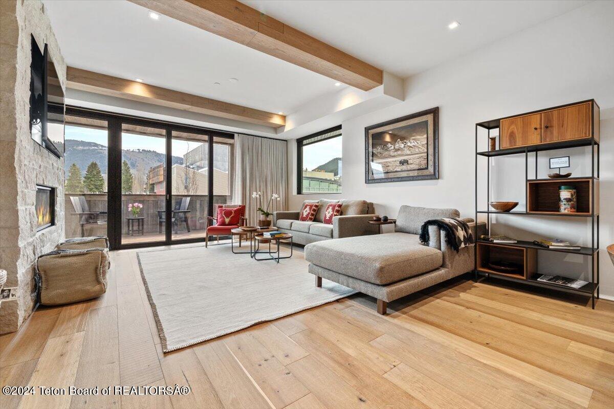 175 S GLENWOOD Street, 203