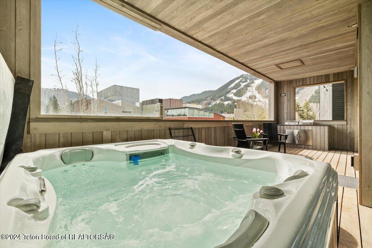 175 S GLENWOOD Street, 203