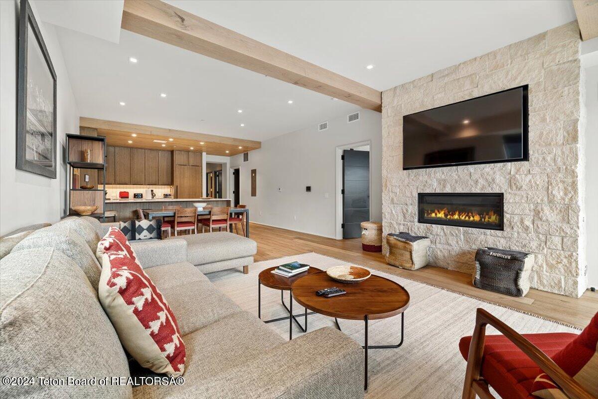 175 S GLENWOOD Street, 203