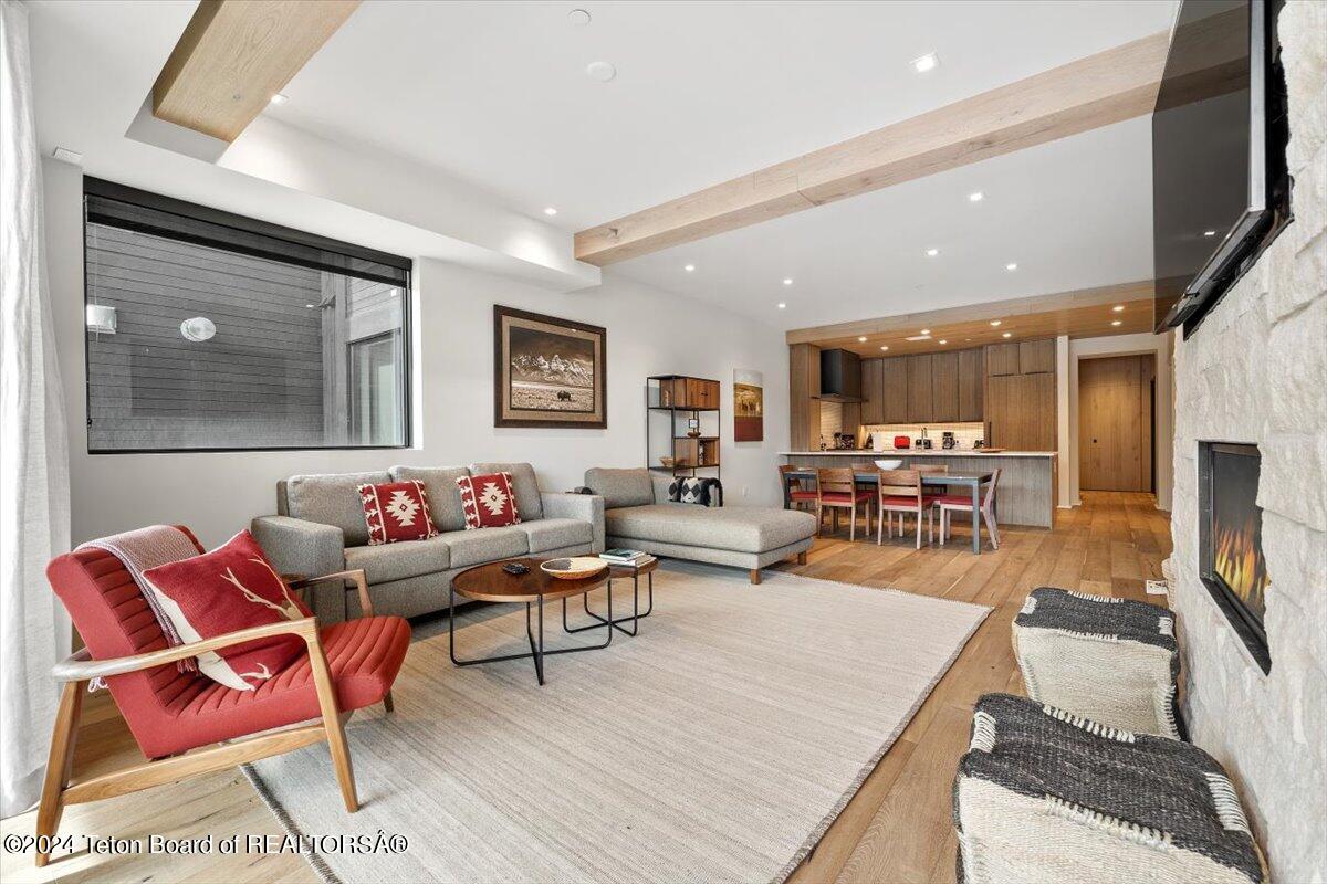 175 S GLENWOOD Street, 203