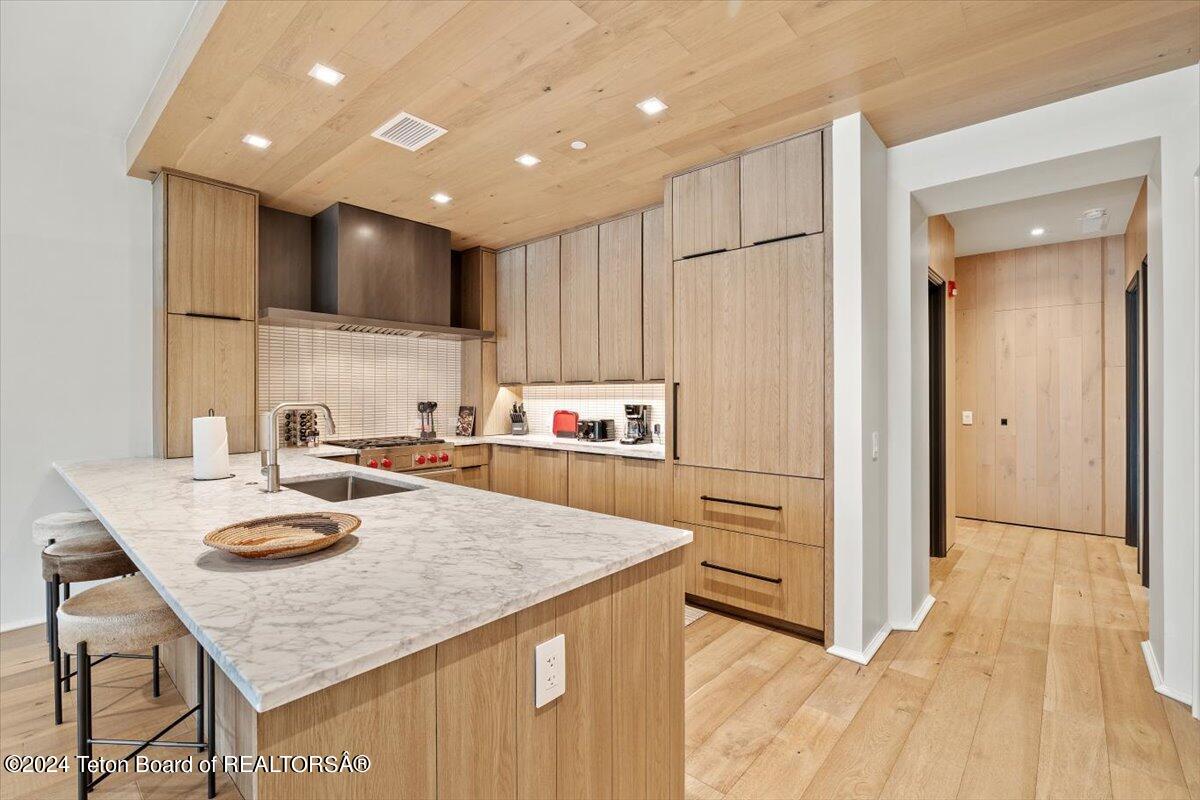 175 S GLENWOOD Street, 203