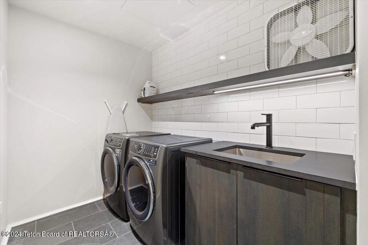 175 S GLENWOOD Street, 203