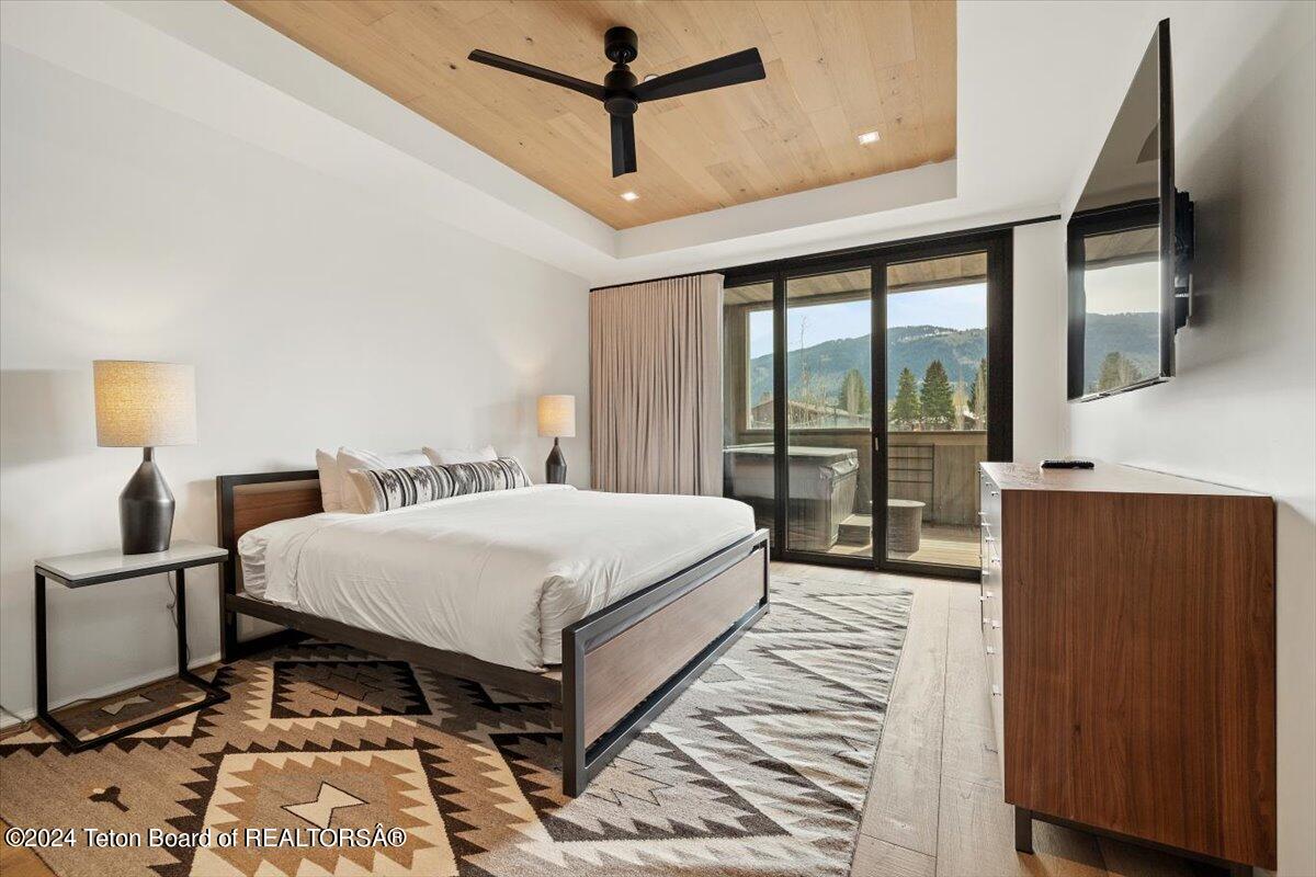 175 S GLENWOOD Street, 203