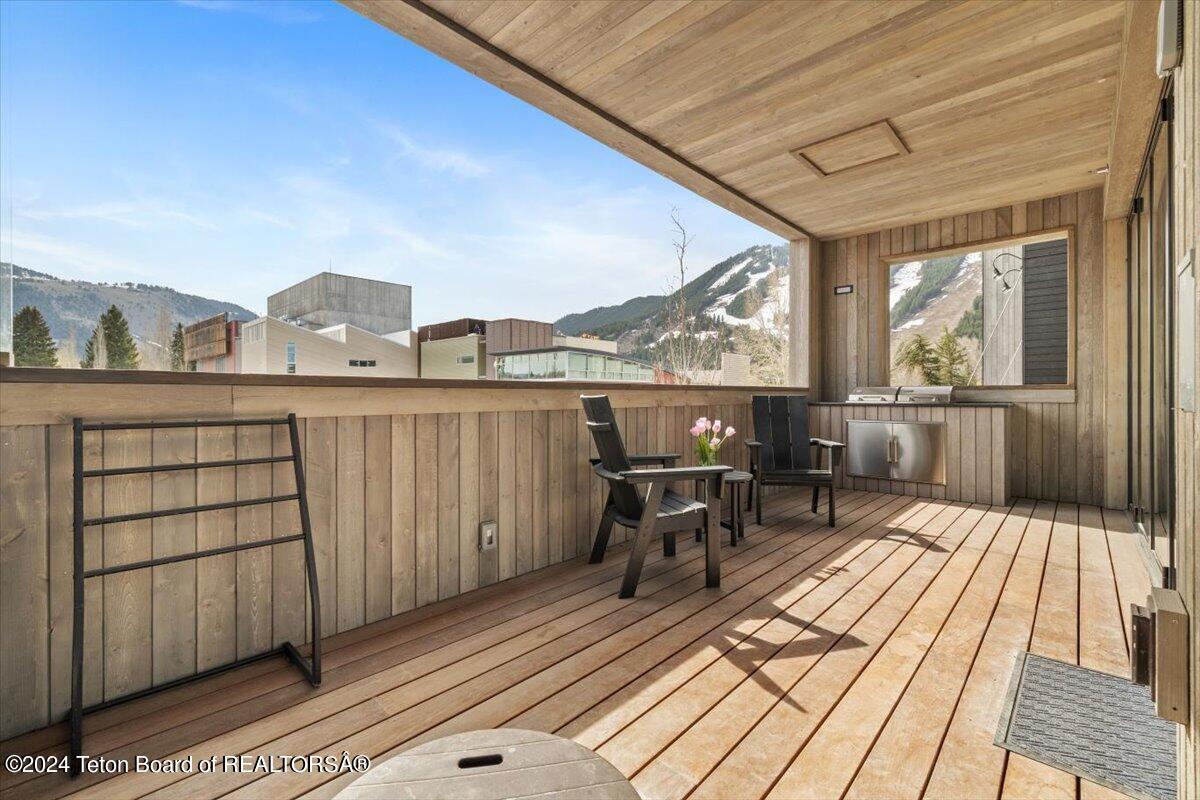 175 S GLENWOOD Street, 203