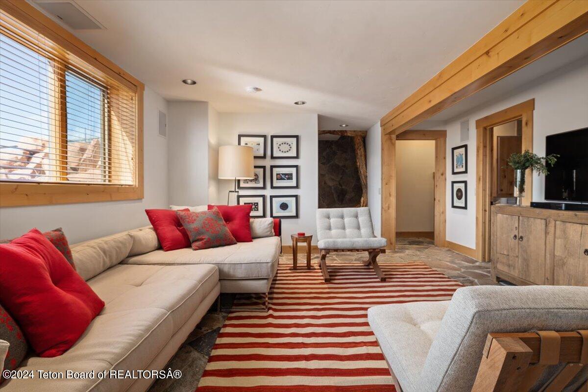 13095 N CRAIGHEAD Lane