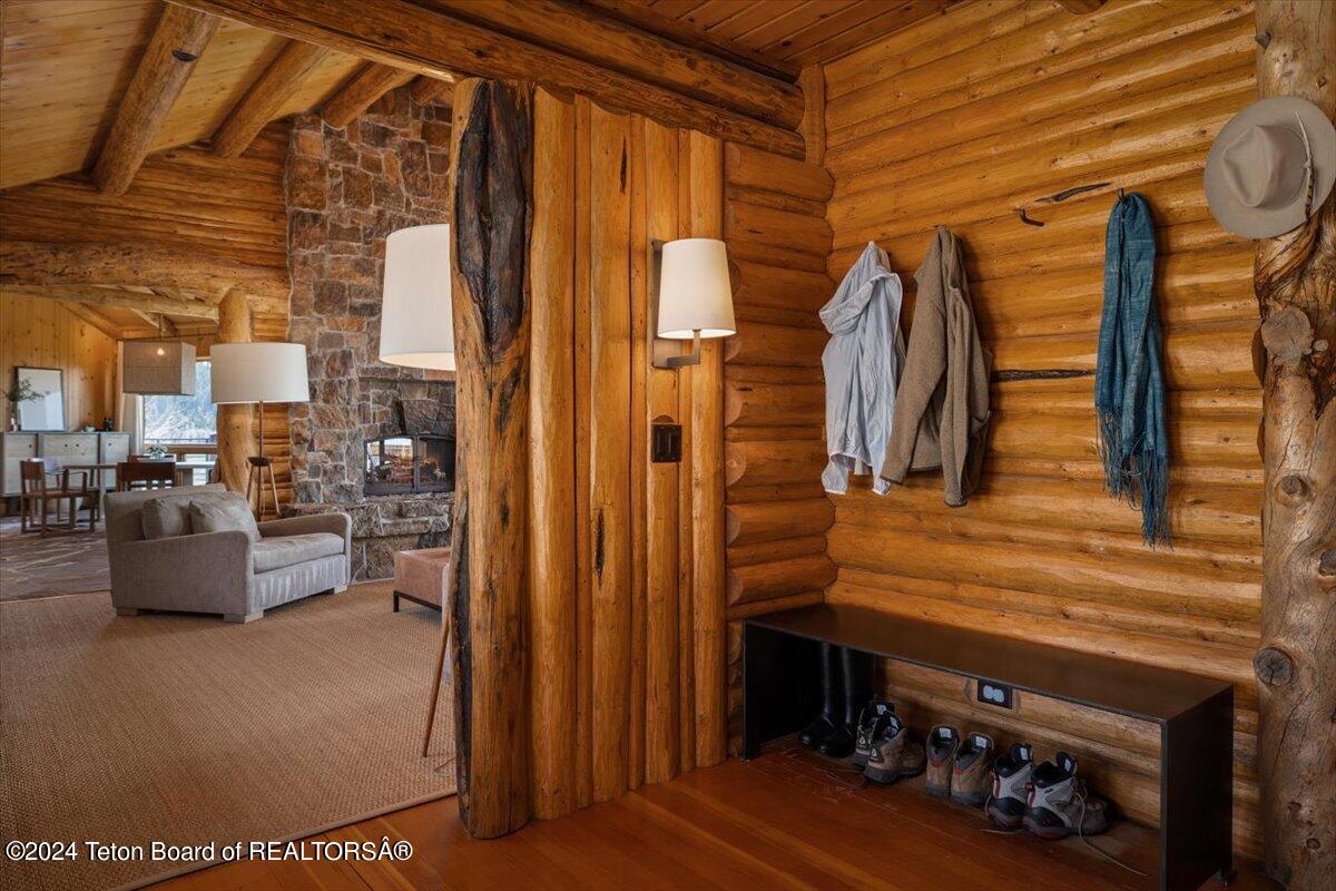 13095 N CRAIGHEAD Lane