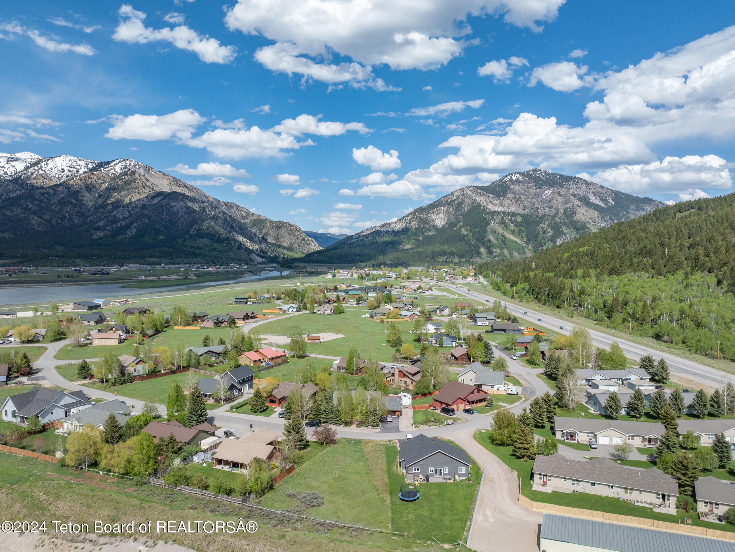 512 SNAKE RIVER Drive