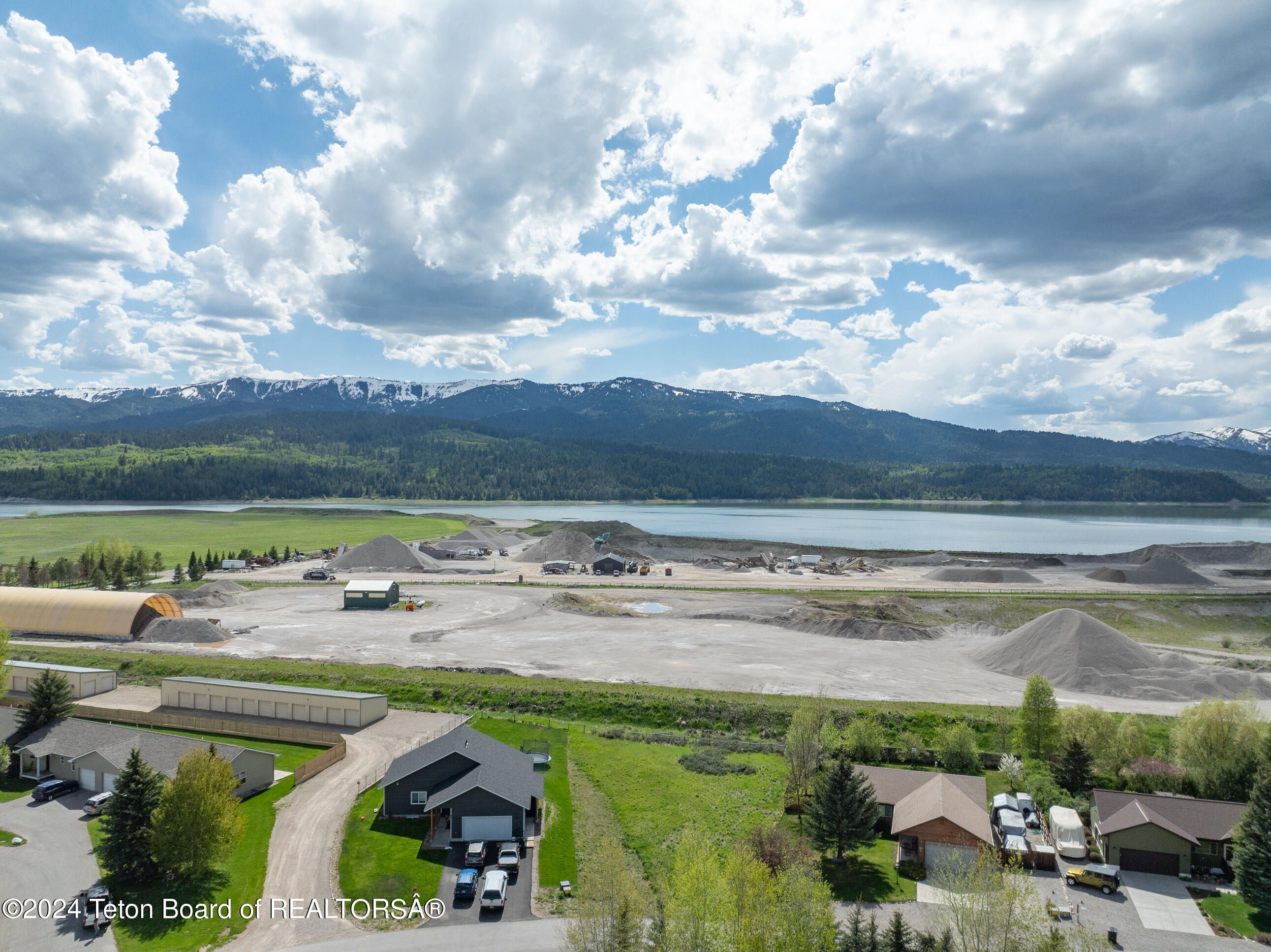 512 SNAKE RIVER Drive