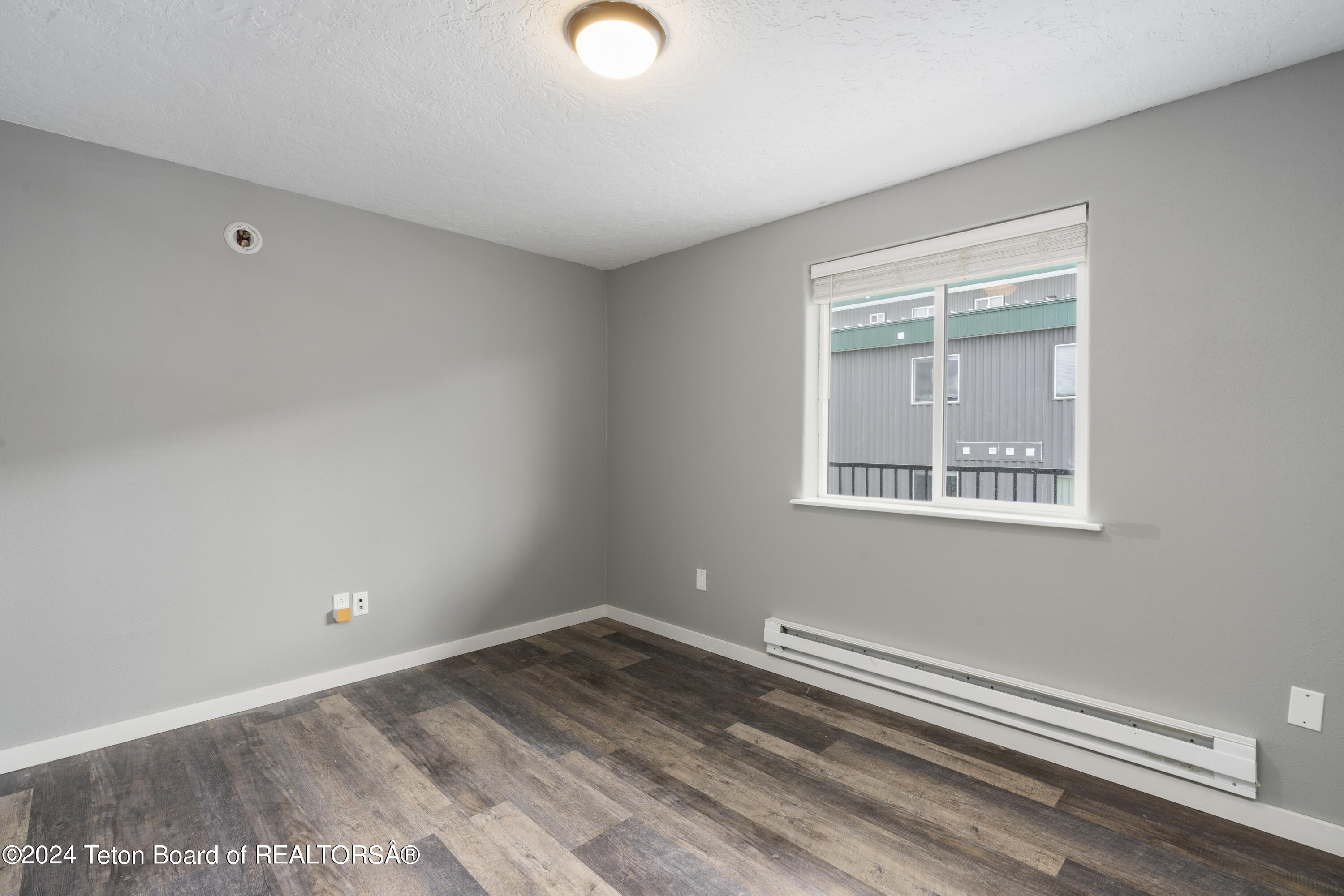 555 W DEER Drive, 303