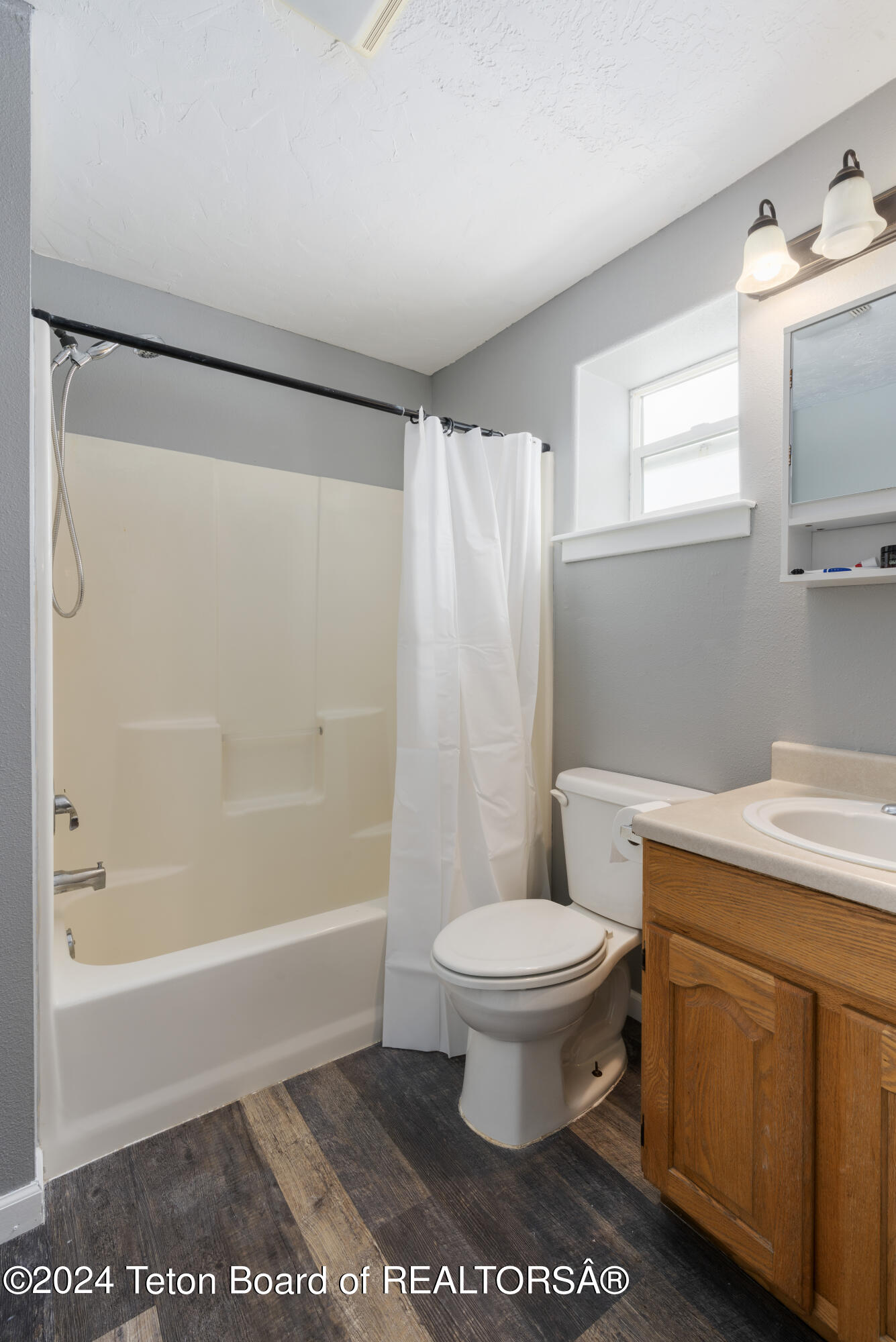 555 W DEER Drive, 303