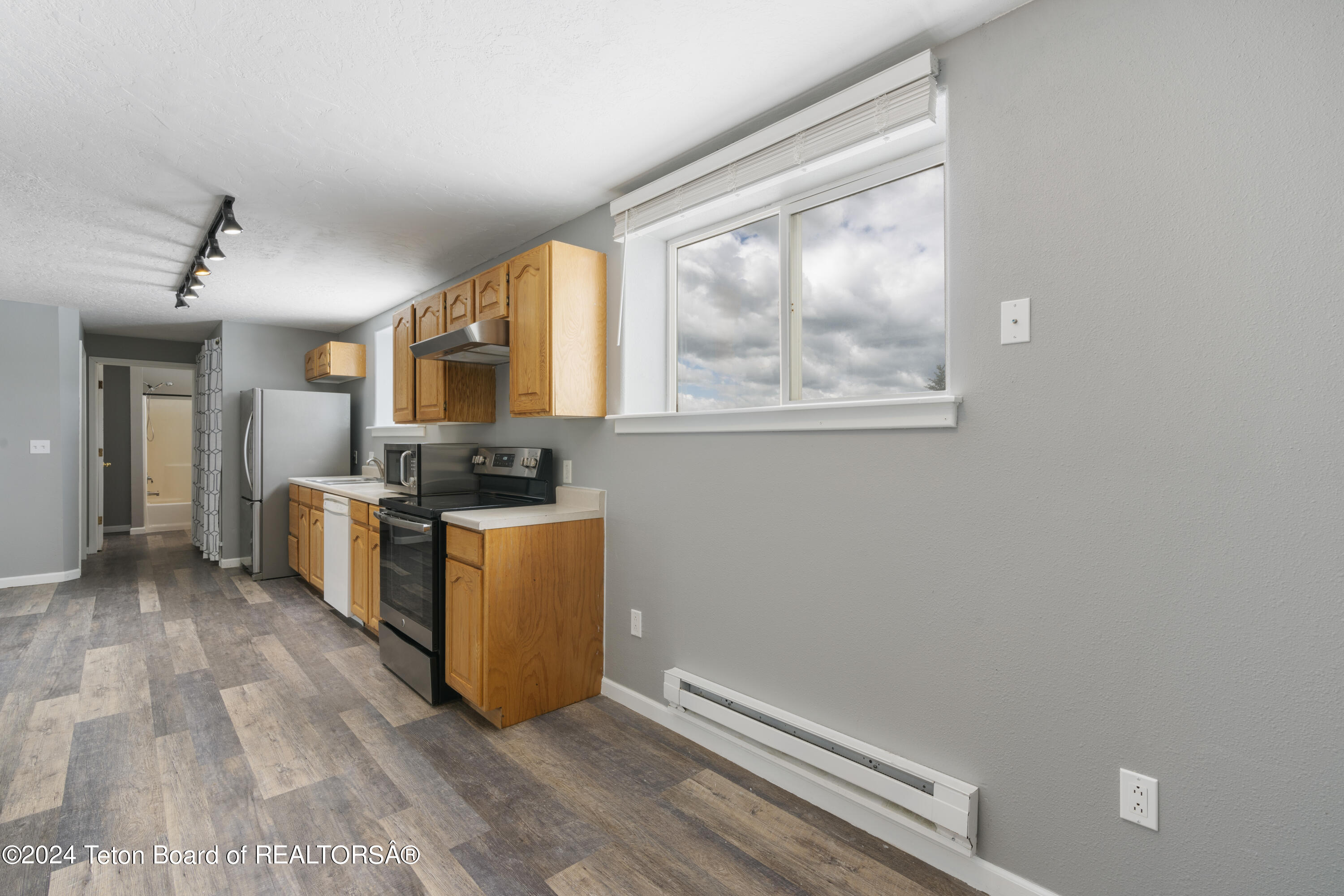 555 W DEER Drive, 303