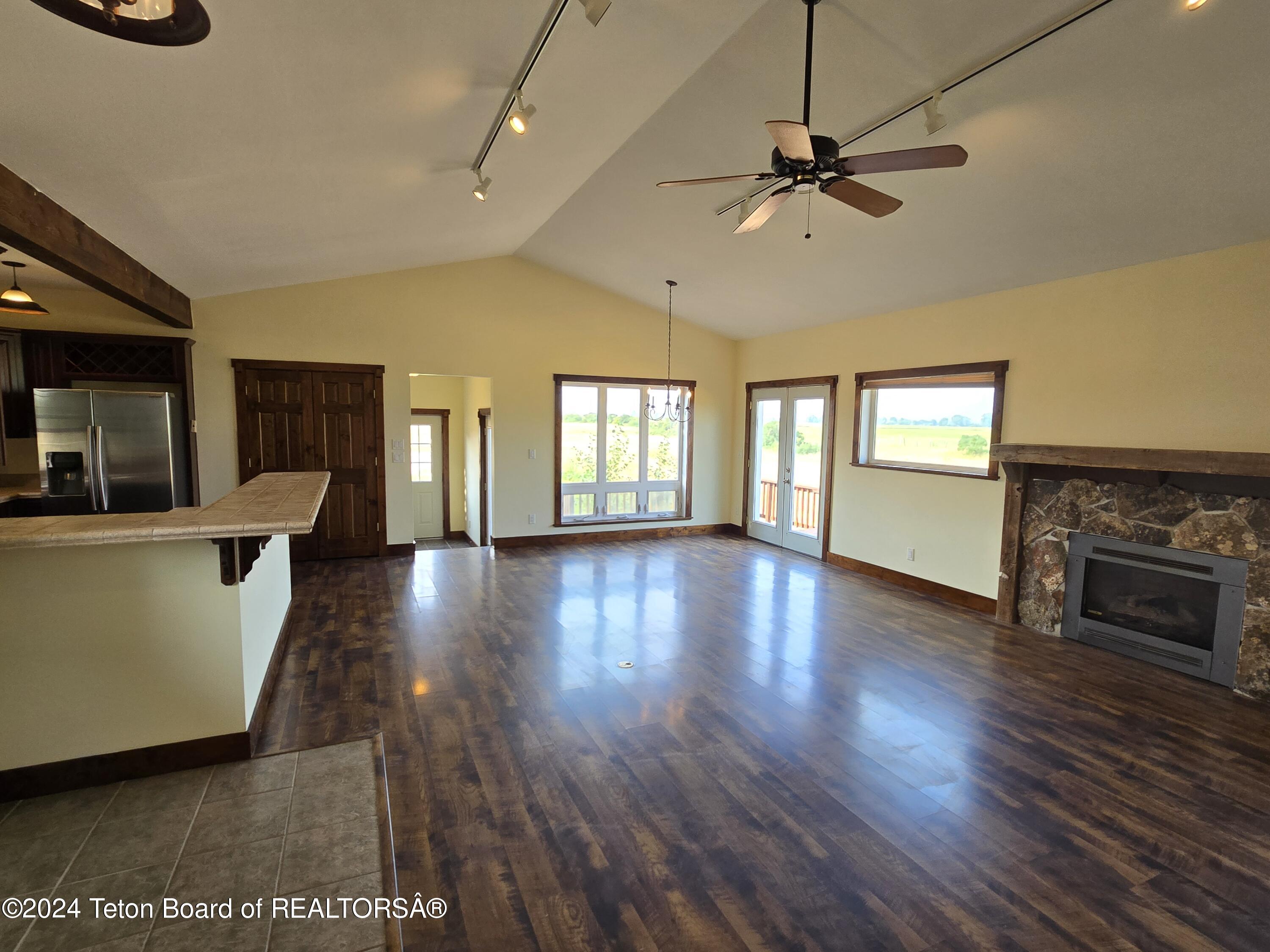 1946 AUTUMN GLEN Circle