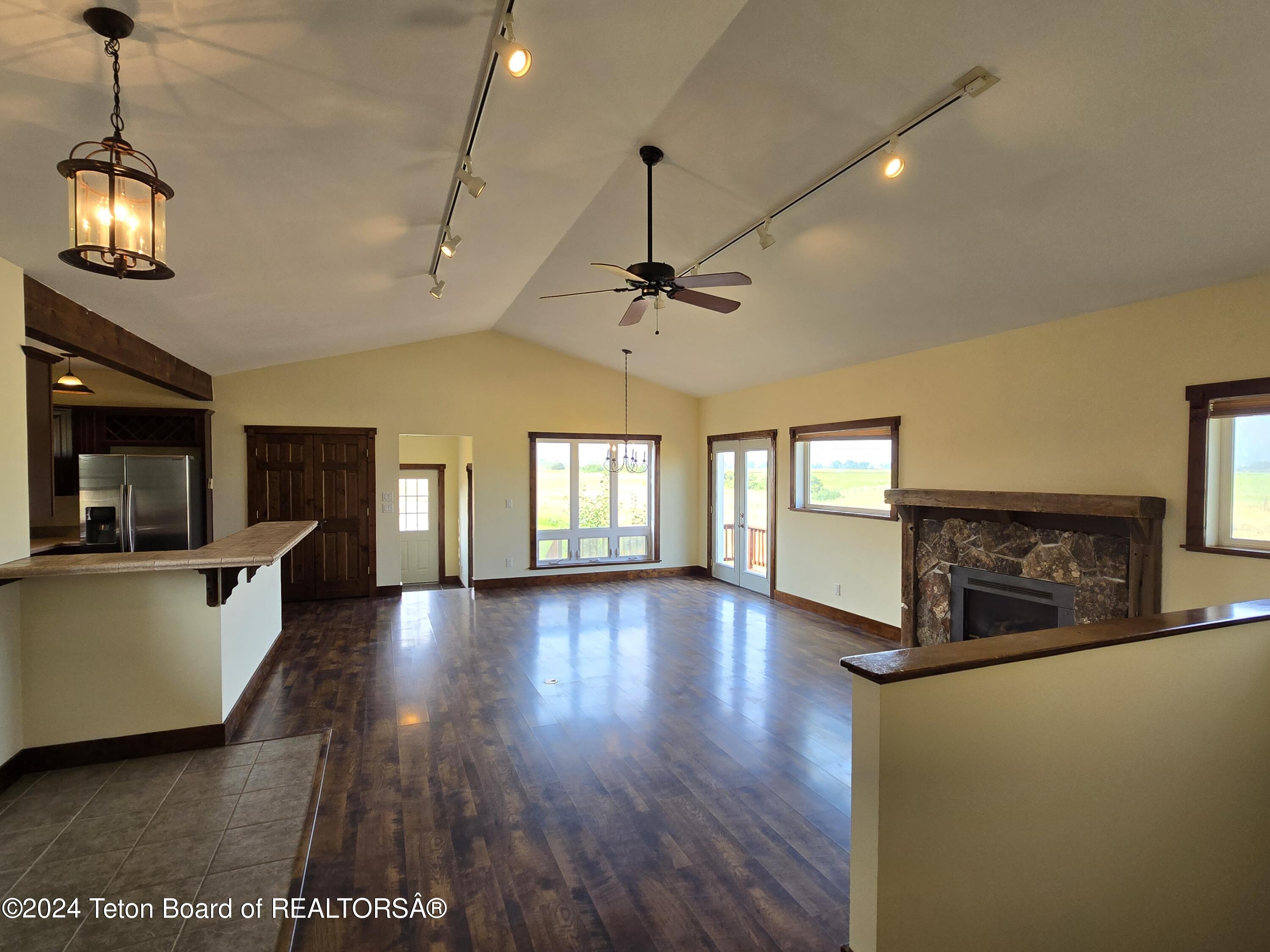 1946 AUTUMN GLEN Circle