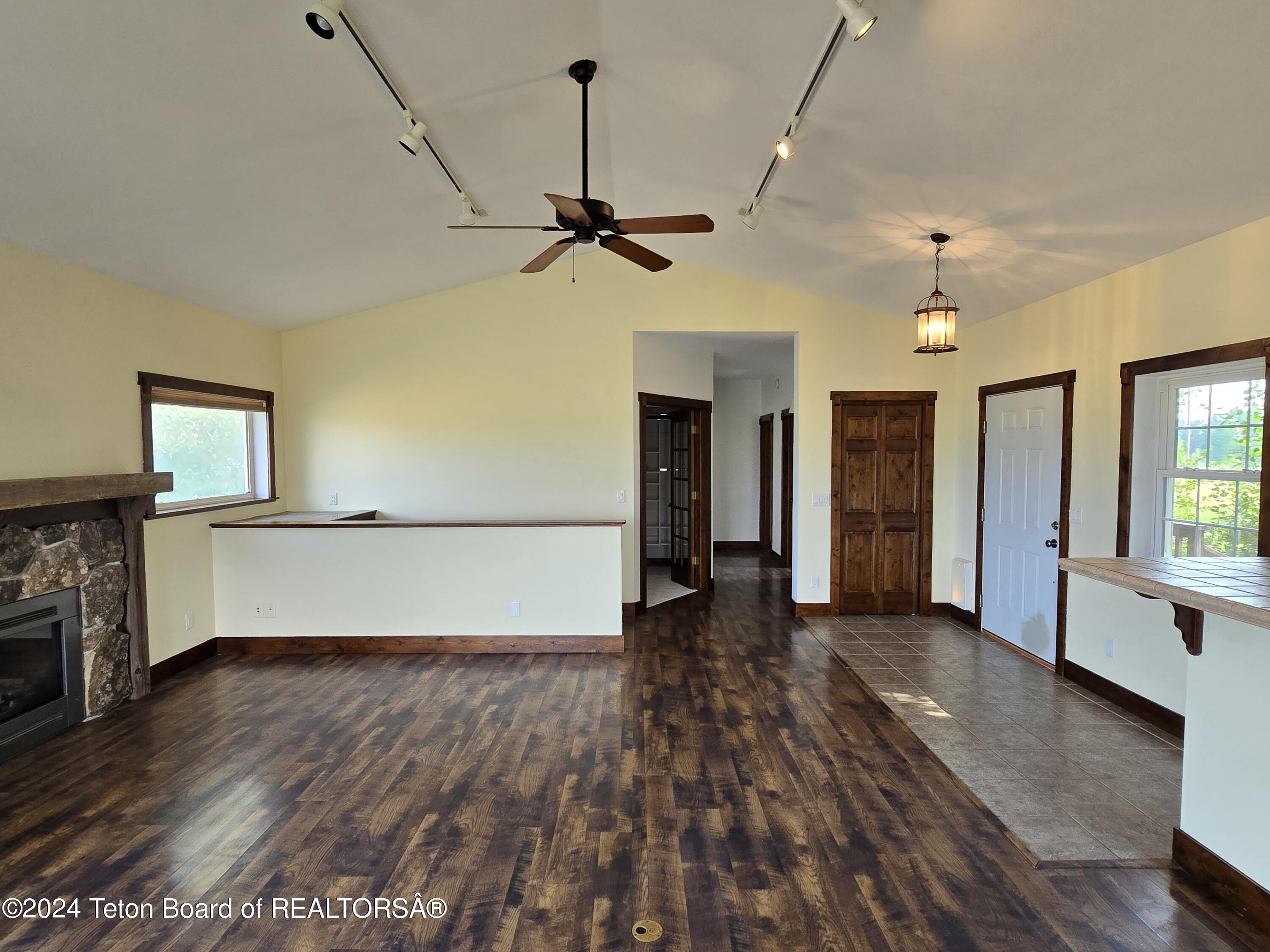 1946 AUTUMN GLEN Circle