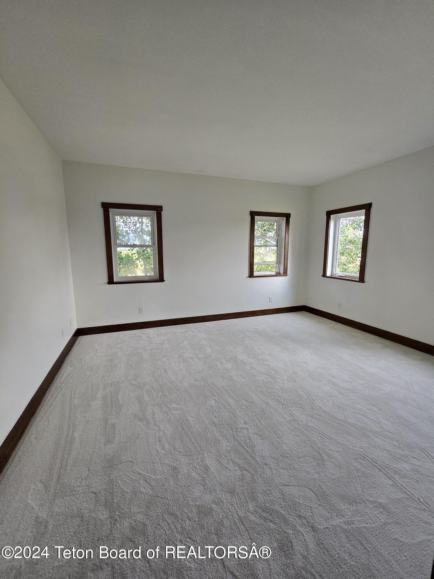 1946 AUTUMN GLEN Circle