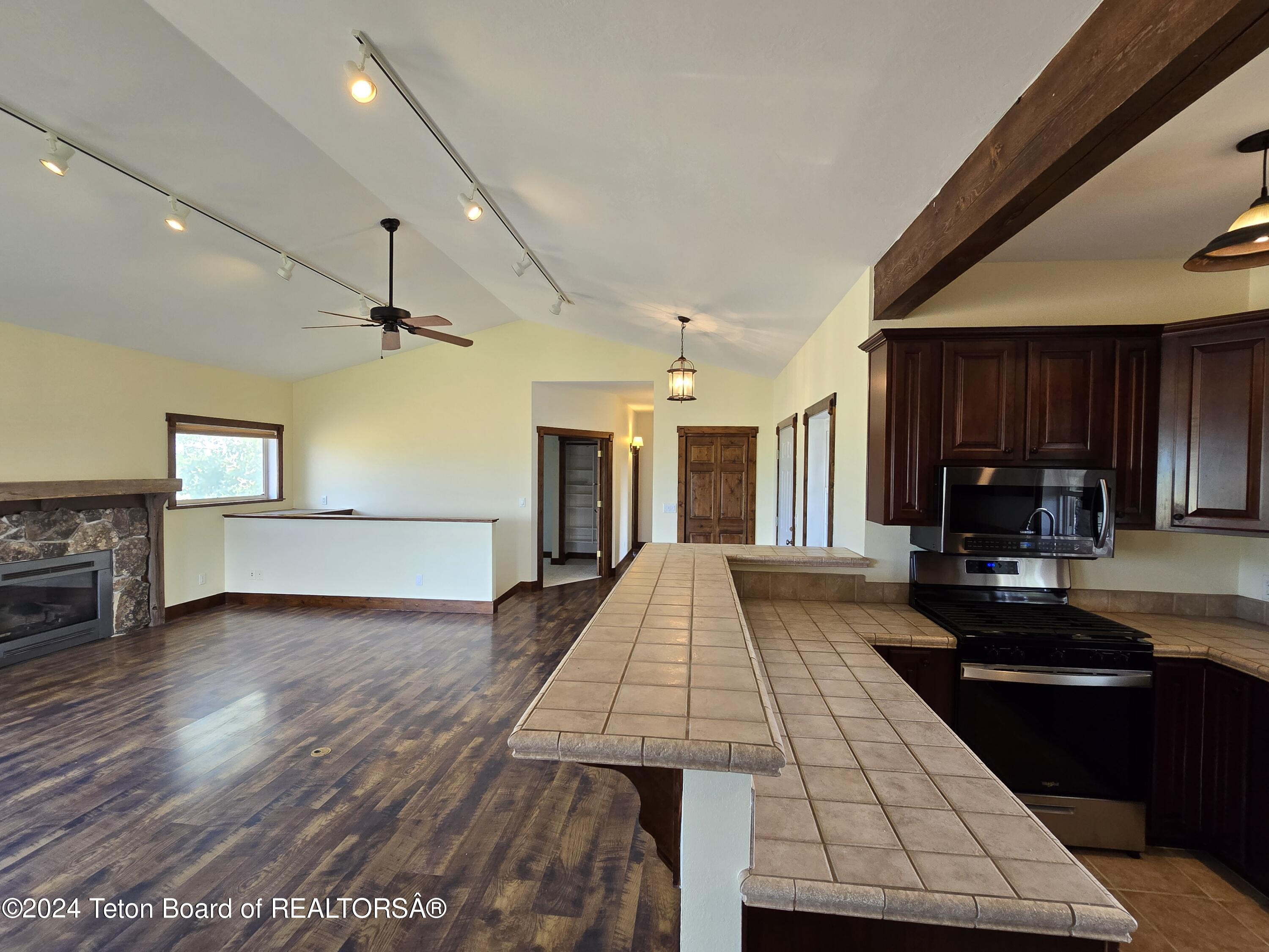 1946 AUTUMN GLEN Circle