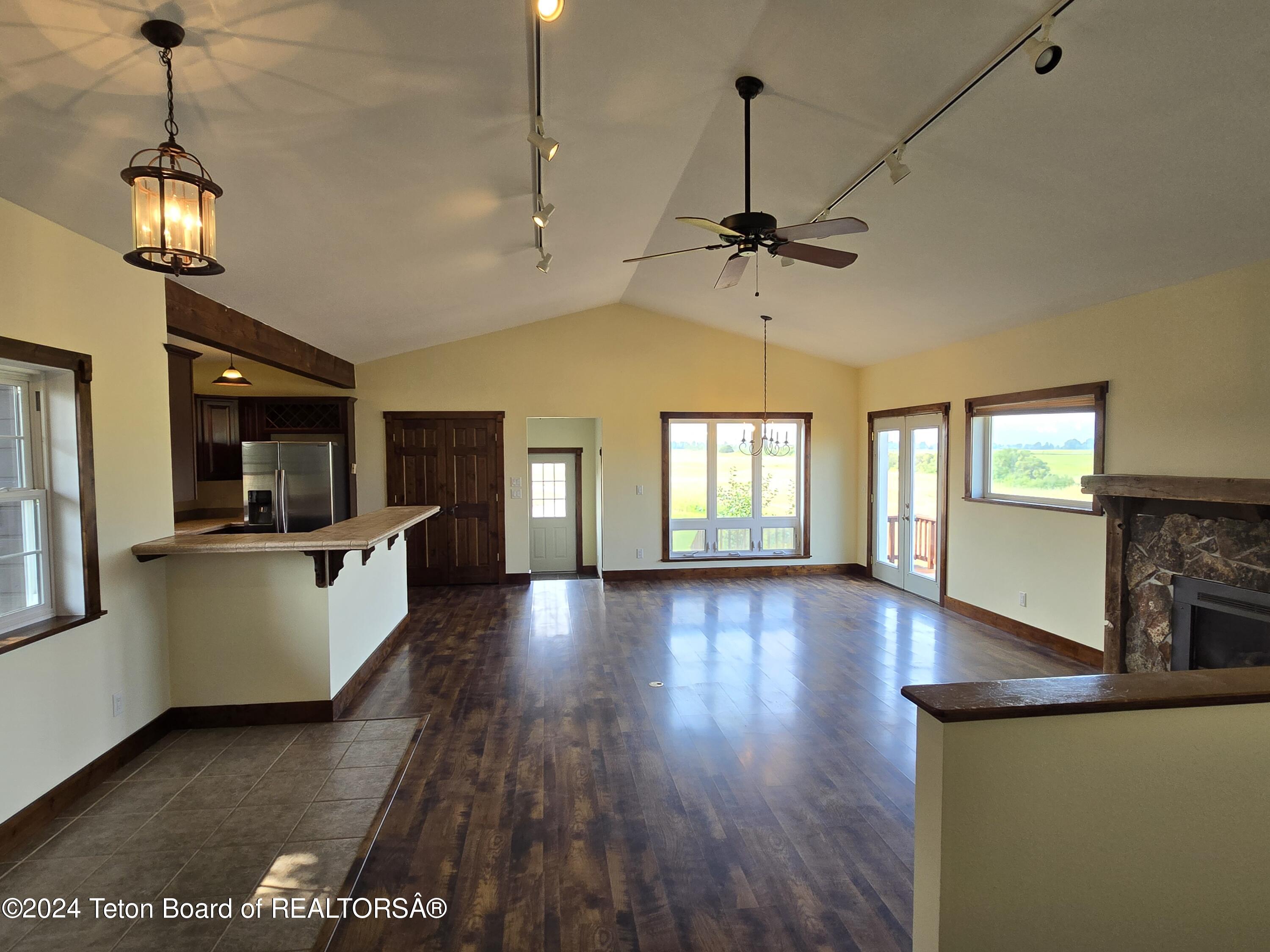 1946 AUTUMN GLEN Circle