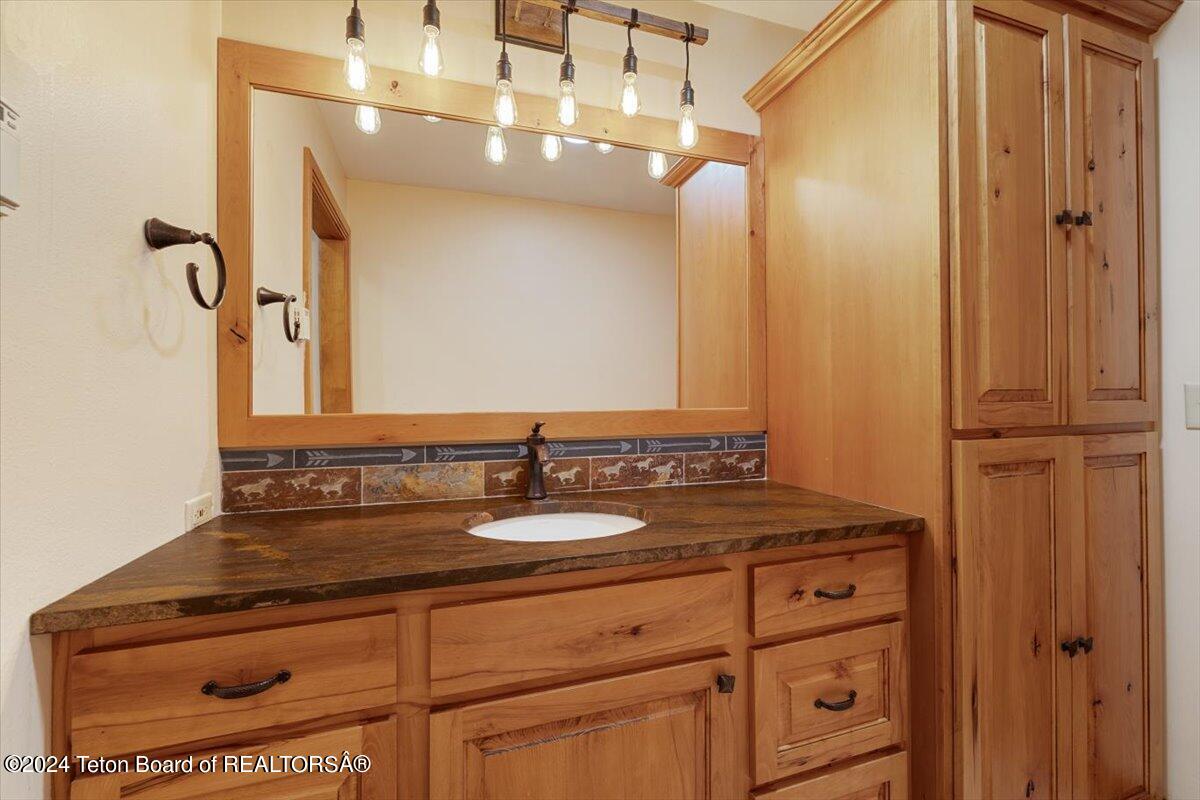 2044 HIDDEN RANCH Loop