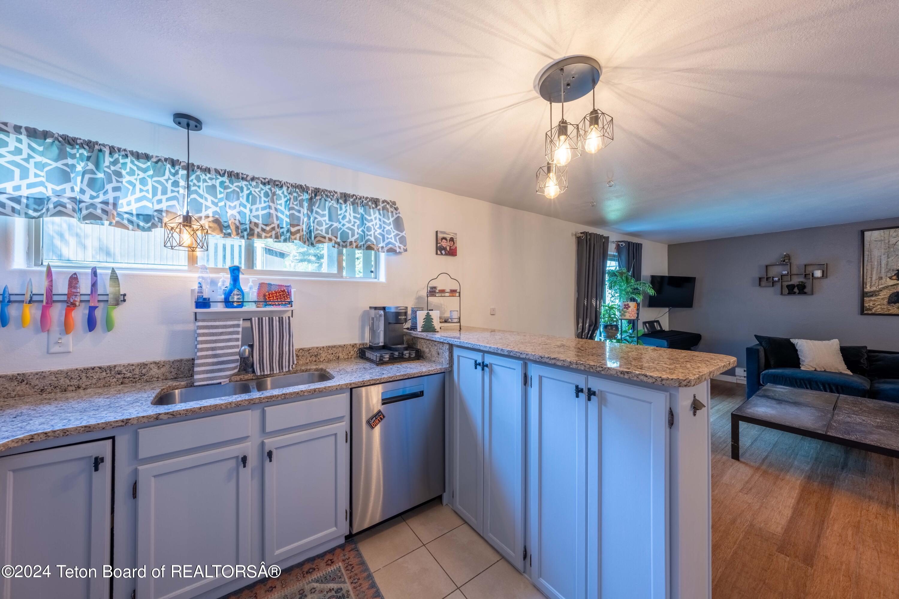 750 POWDERHORN Lane, L-2