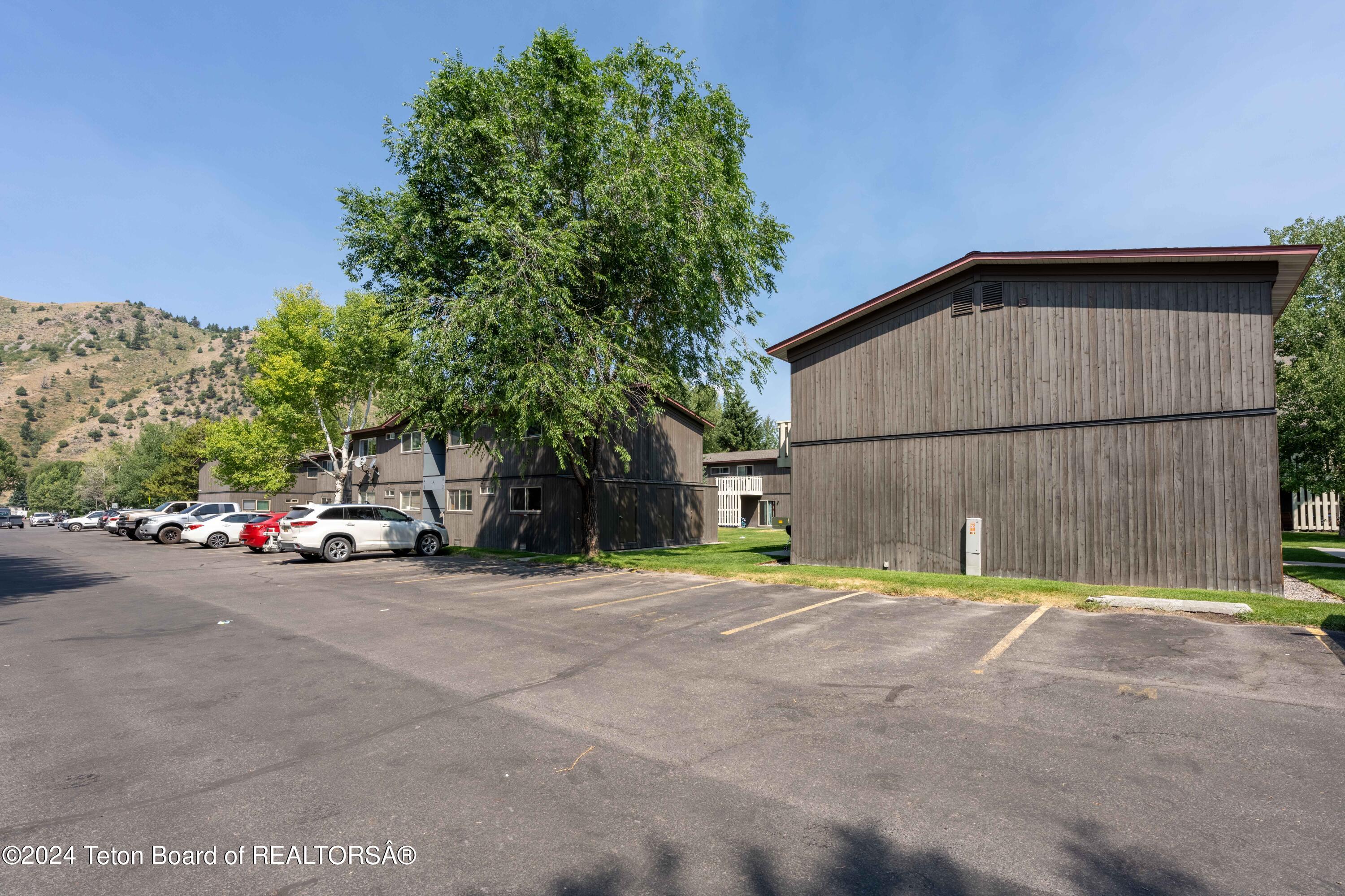 750 POWDERHORN Lane, L-2