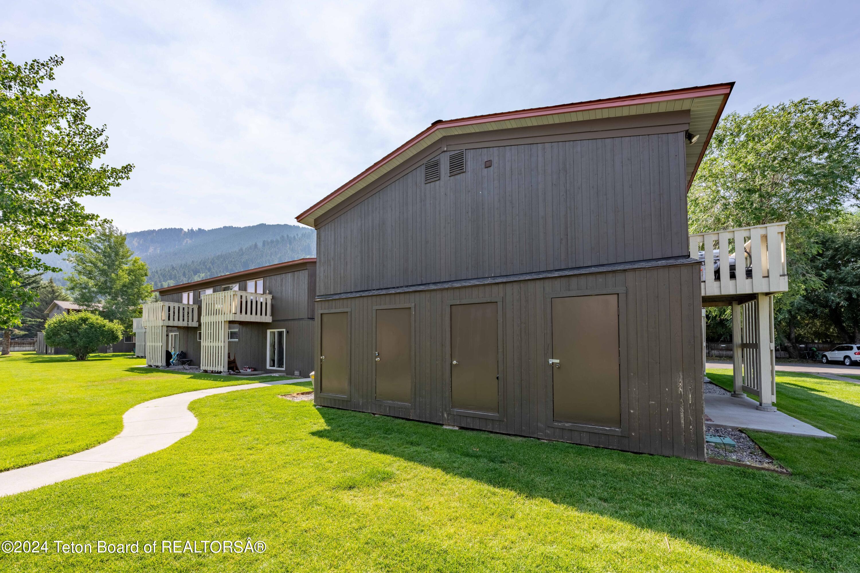 750 POWDERHORN Lane, L-2