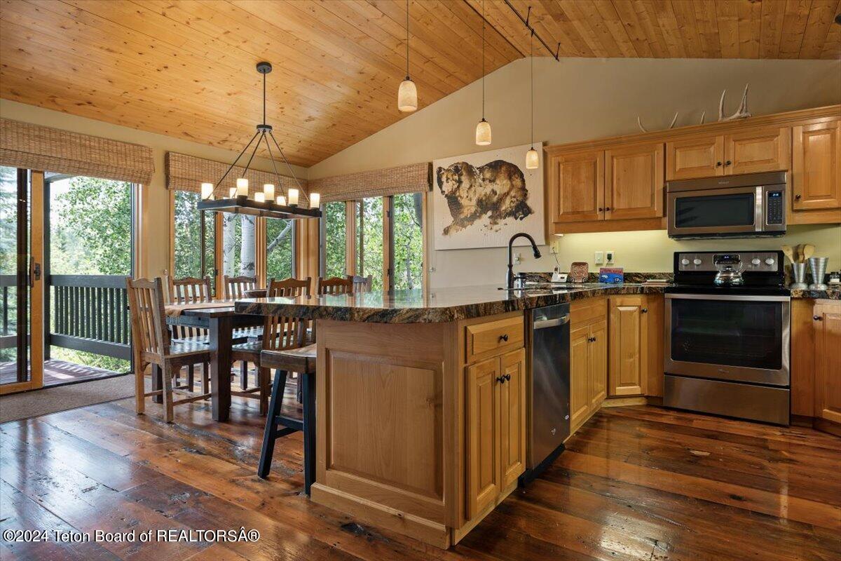 3940 N POND Drive, 13