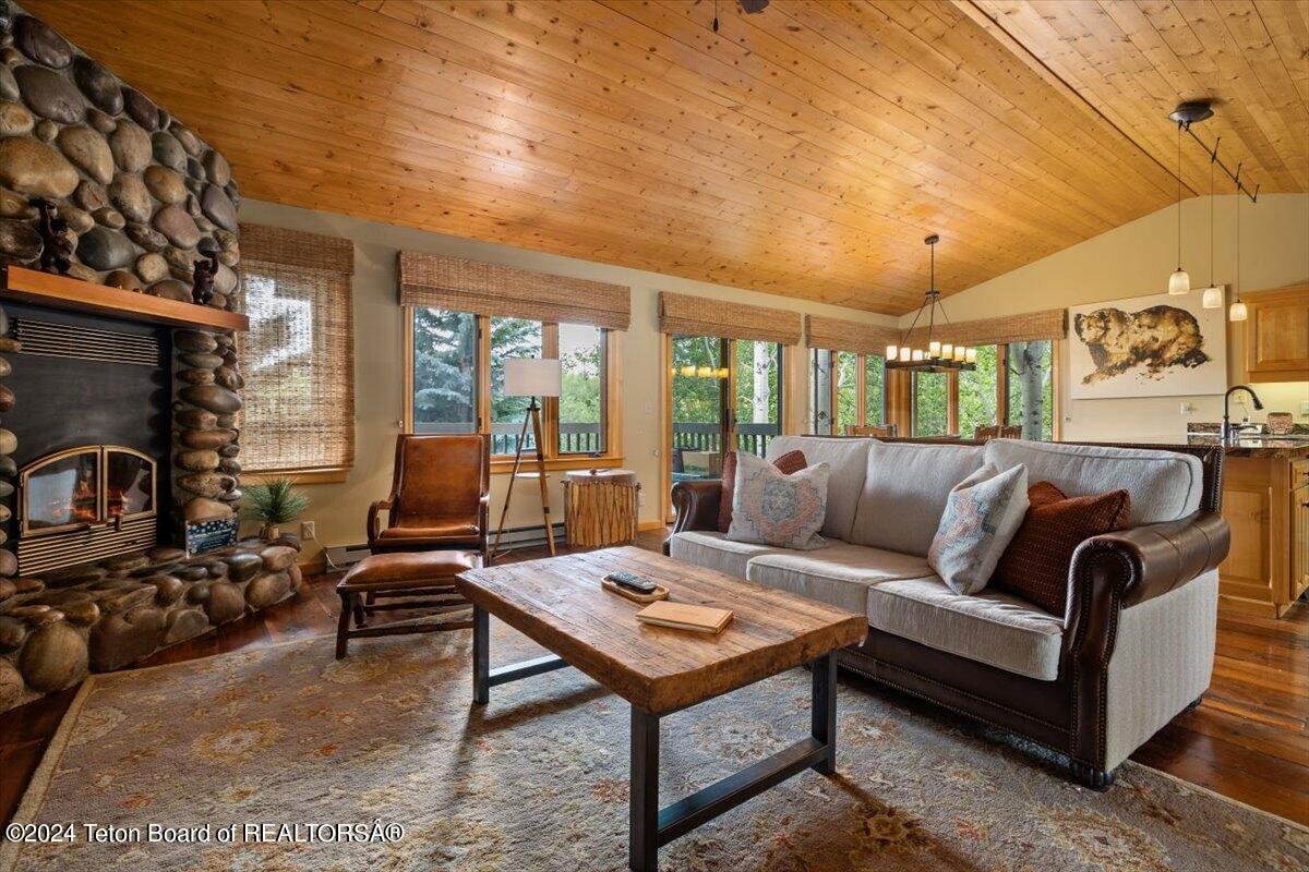 3940 N POND Drive, 13