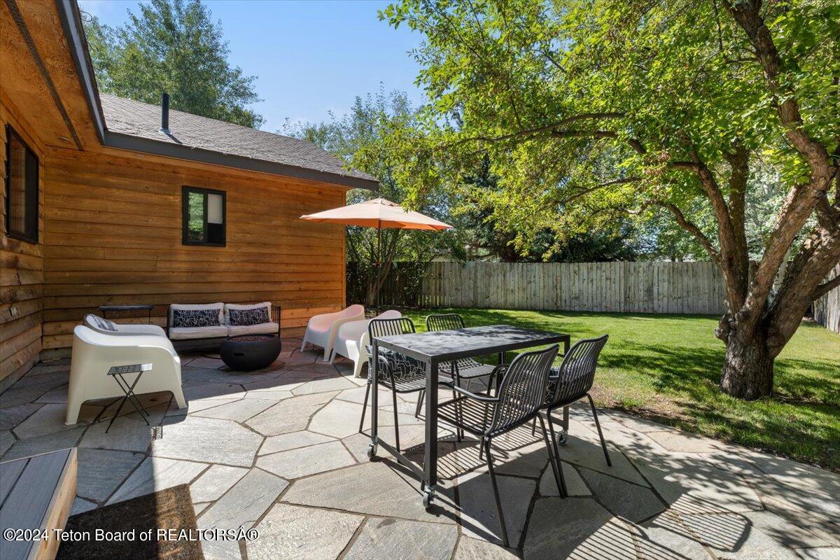 2039 DANDELION Court