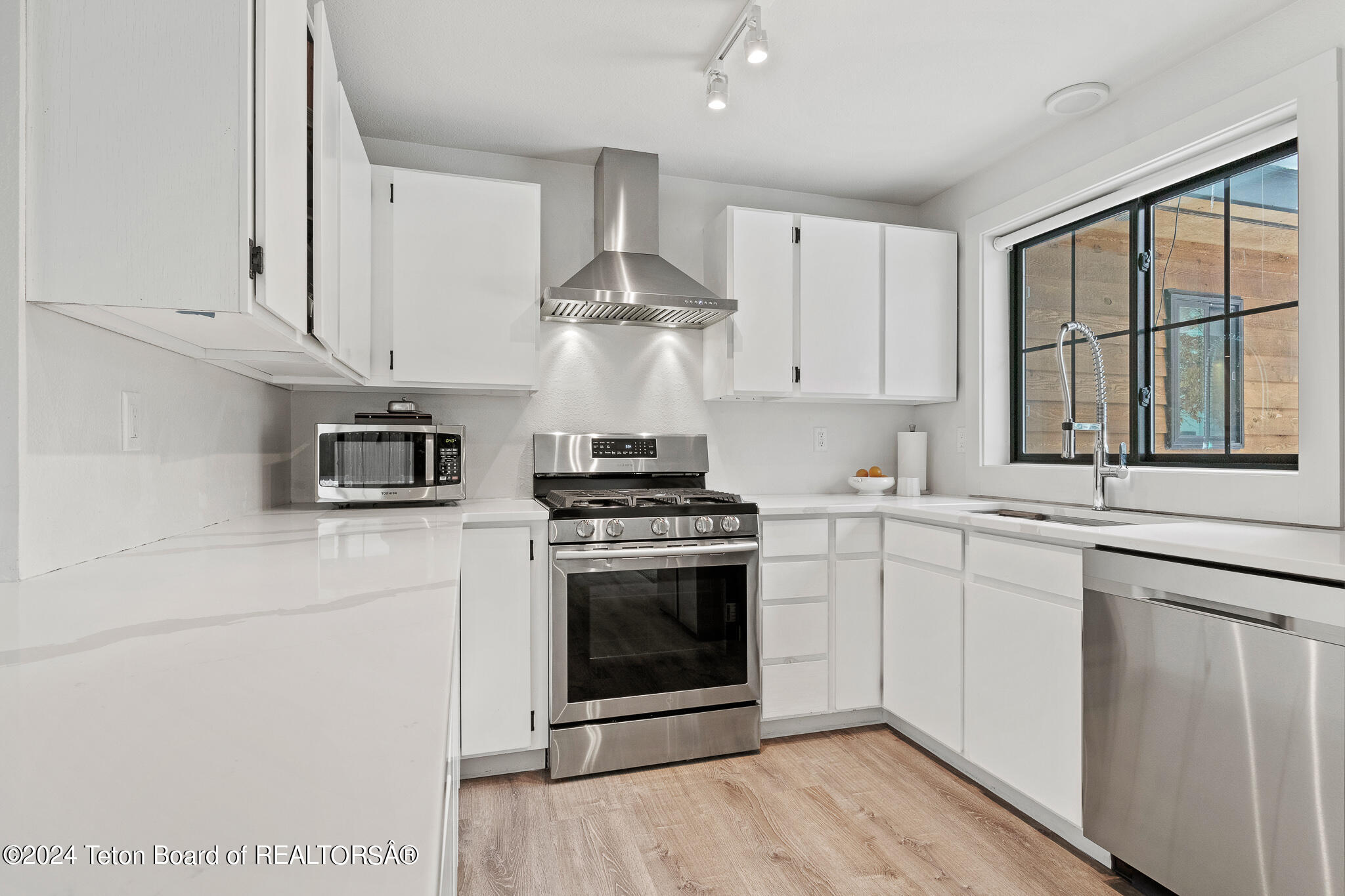 2039 DANDELION Court