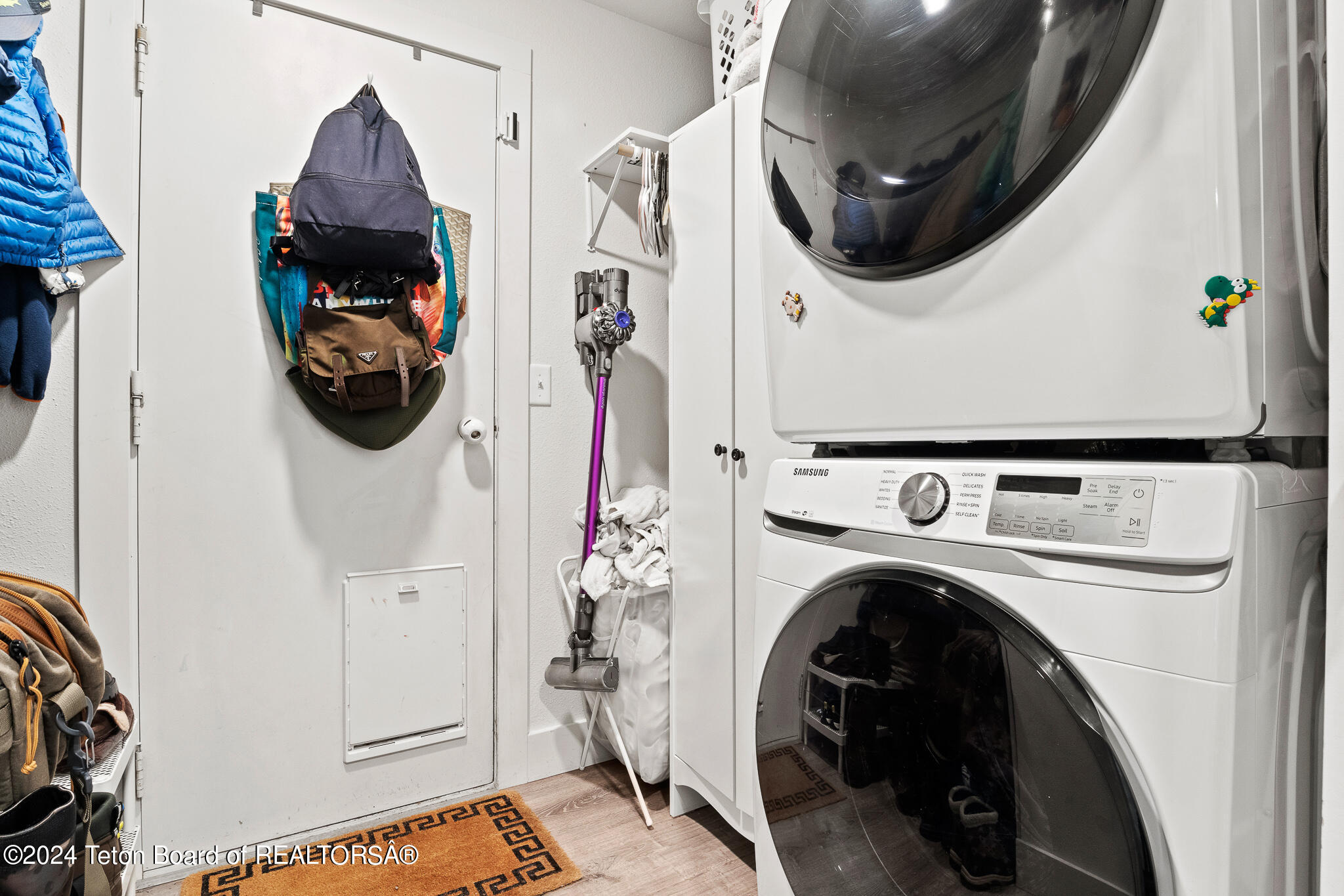 2039 DANDELION Court