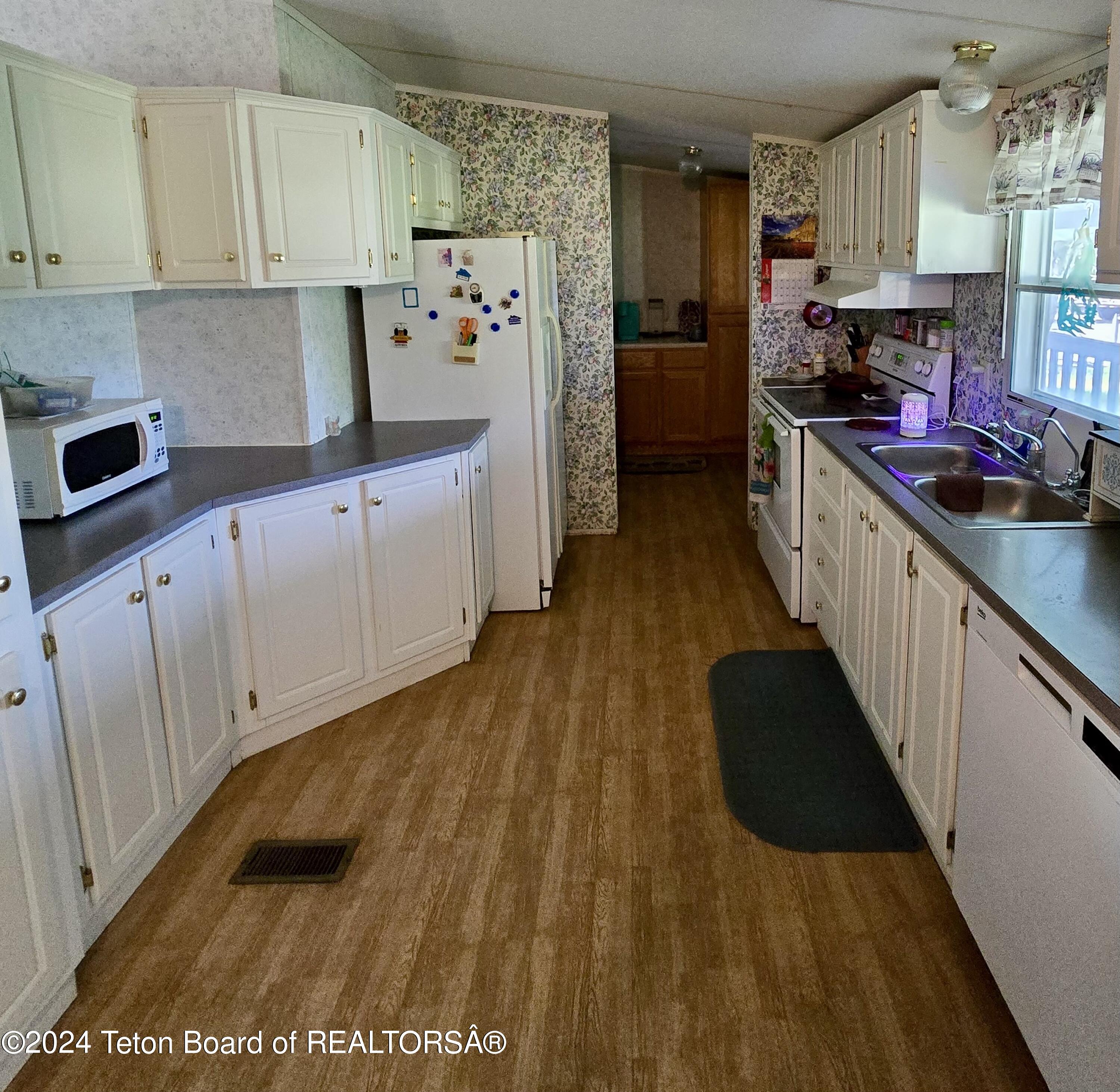 175 GOOD NEIGHBOR Lane