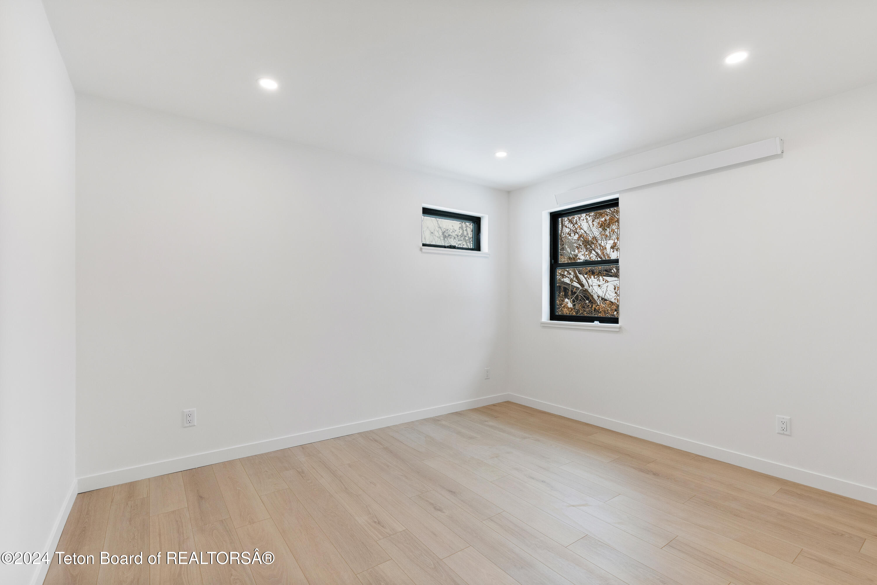 190 MEADOW RIDGE Drive