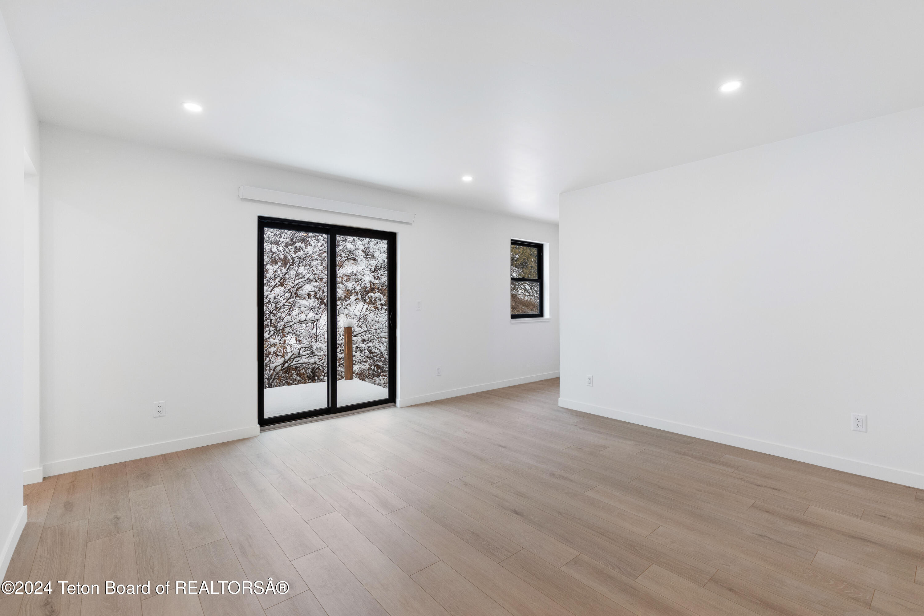 190 MEADOW RIDGE Drive