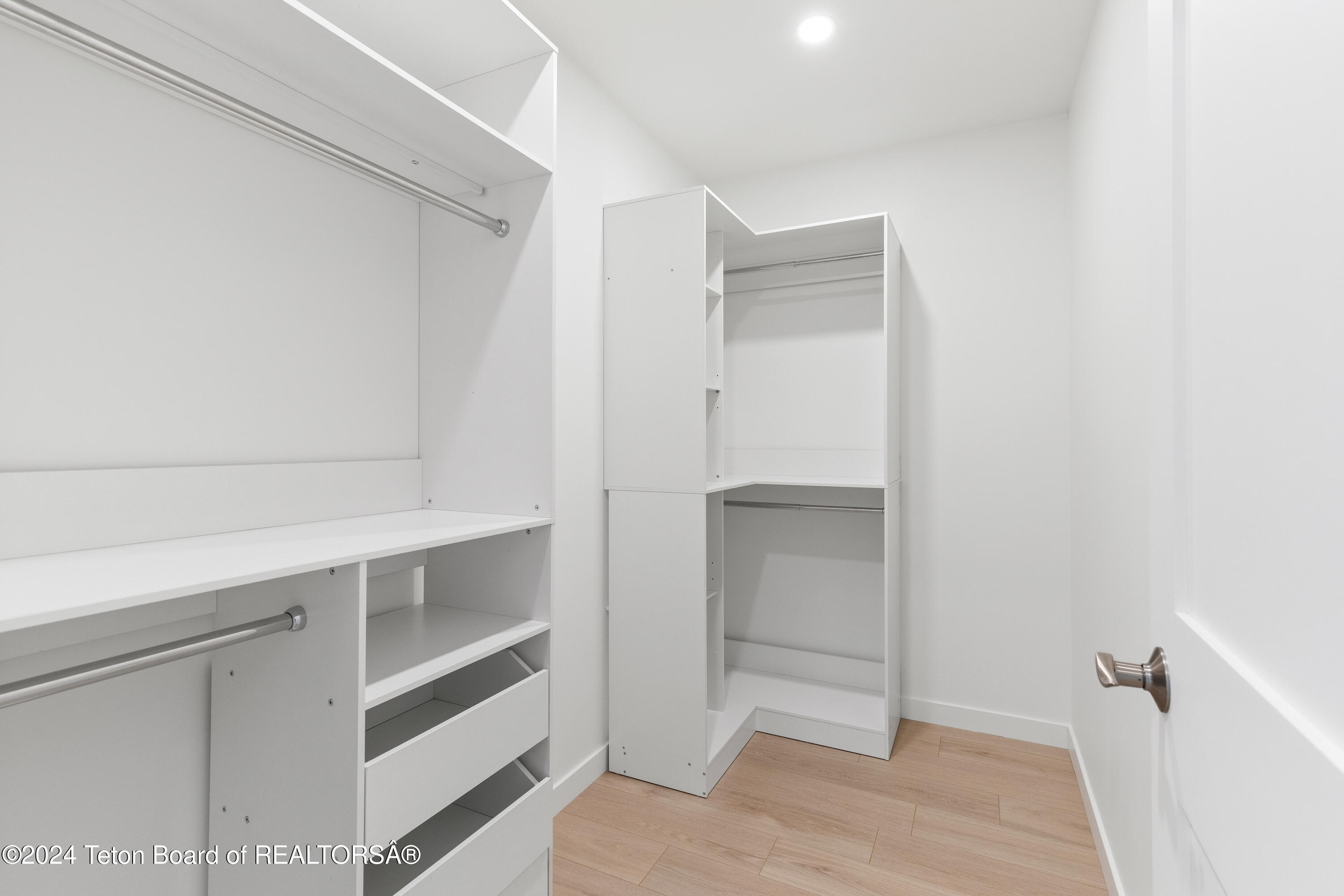 190 MEADOW RIDGE Drive