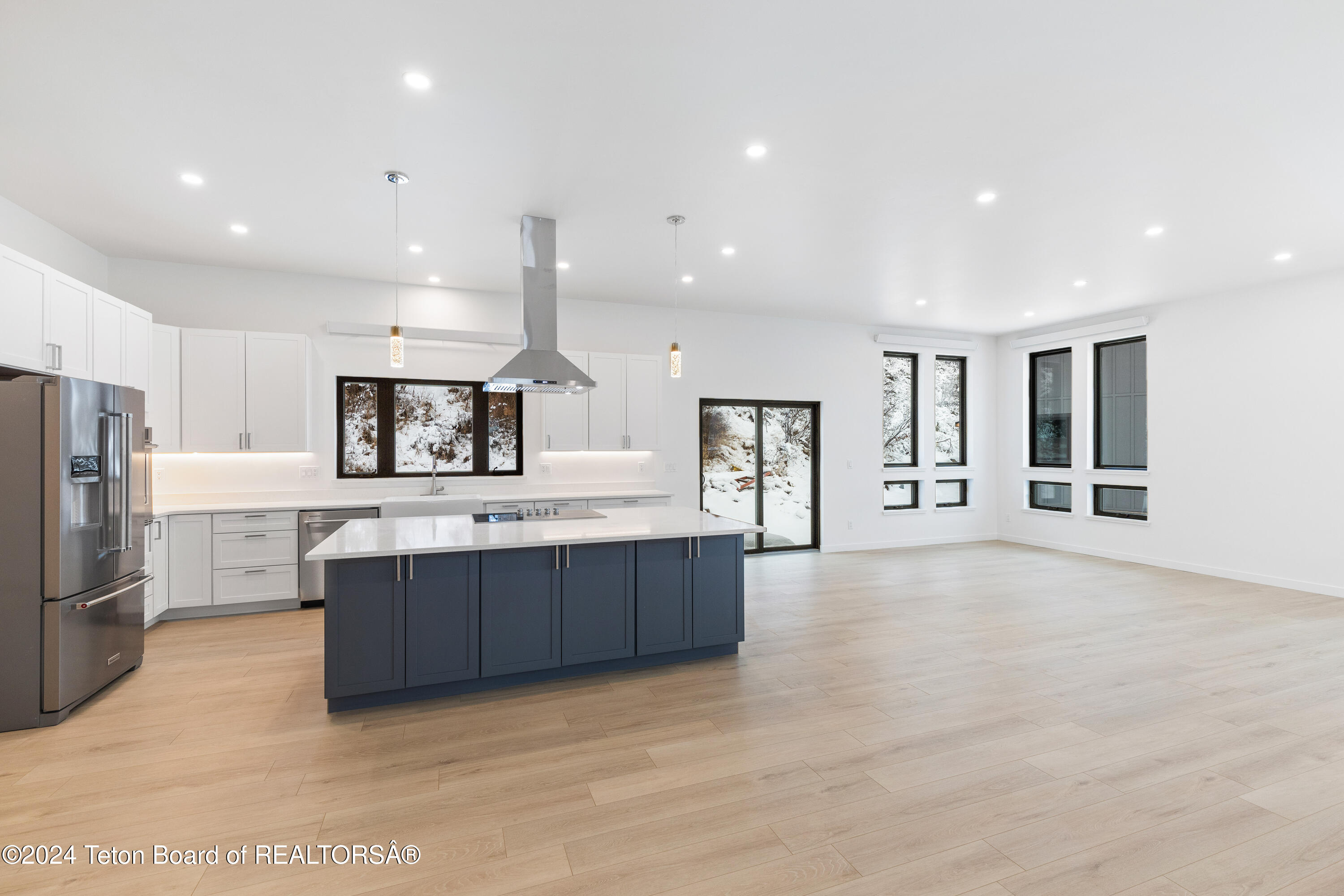 190 MEADOW RIDGE Drive