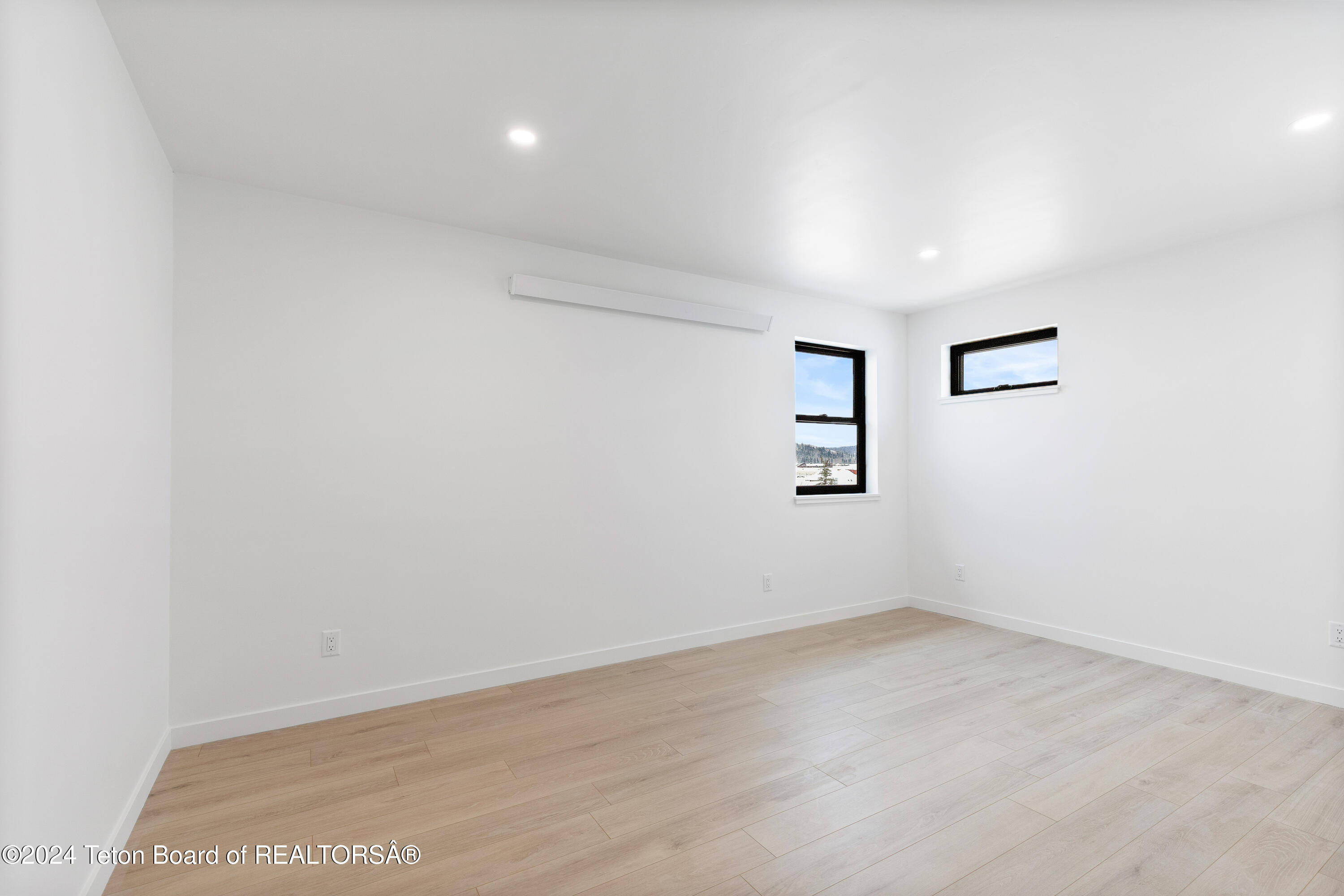 190 MEADOW RIDGE Drive