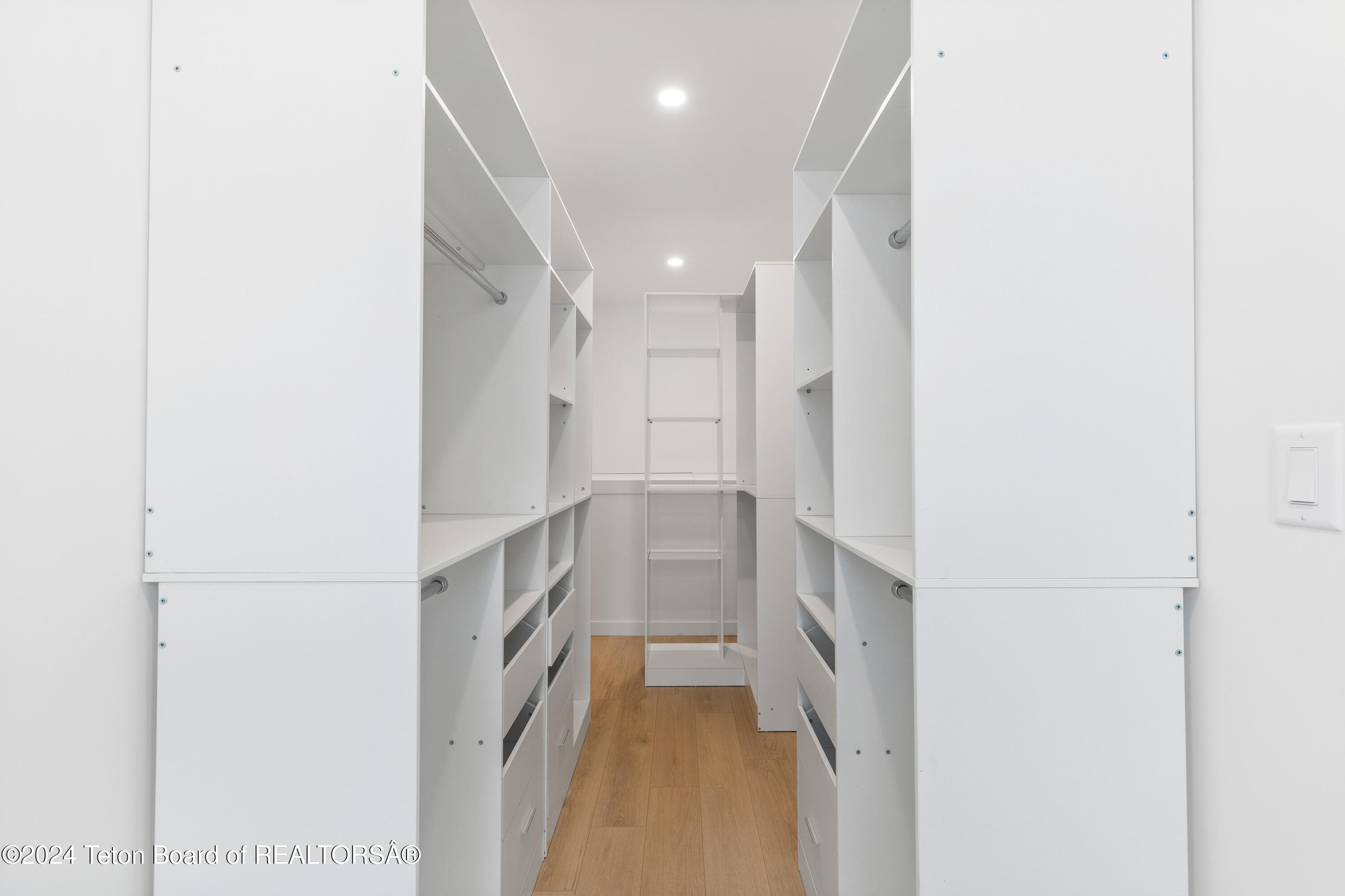 190 MEADOW RIDGE Drive