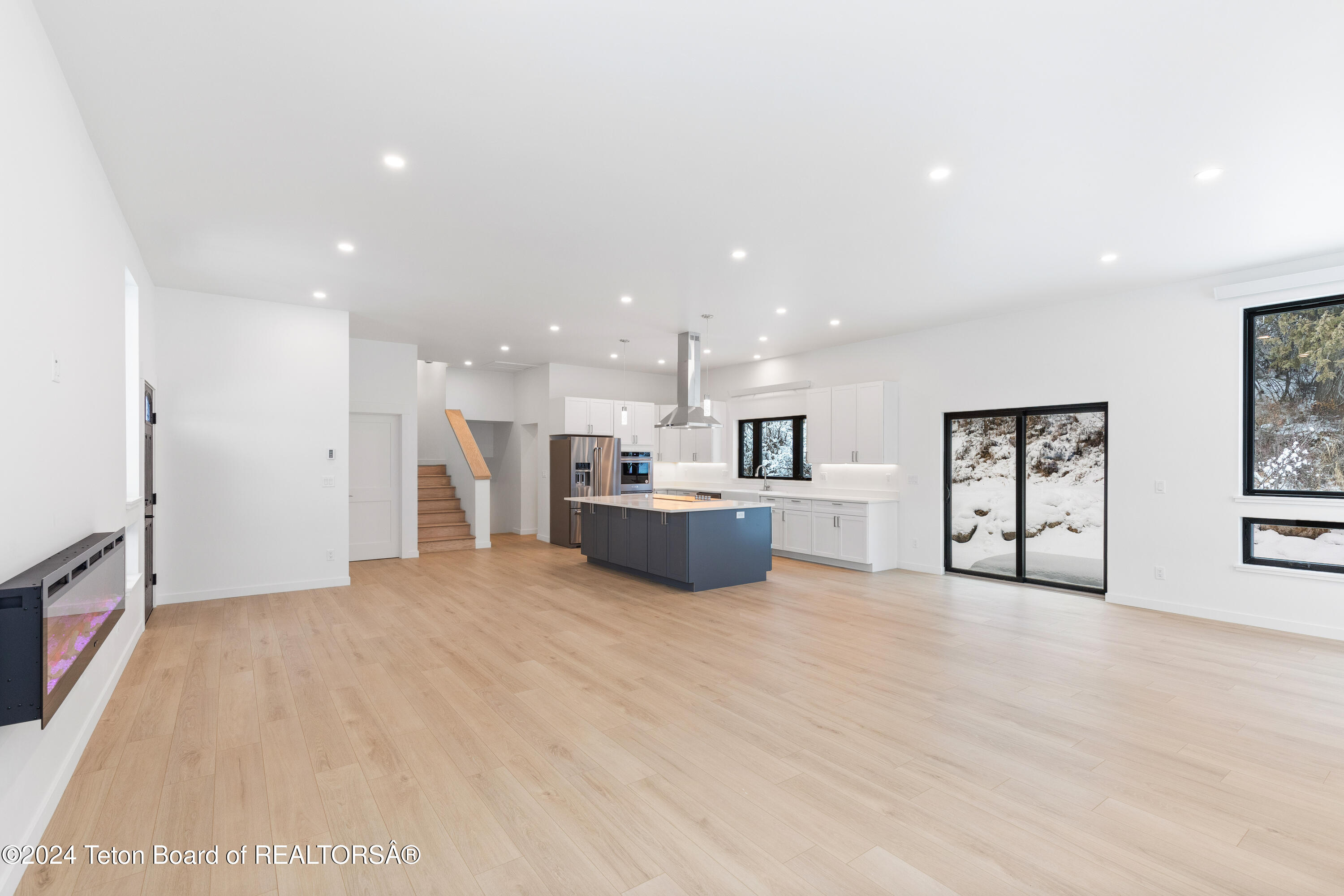 190 MEADOW RIDGE Drive