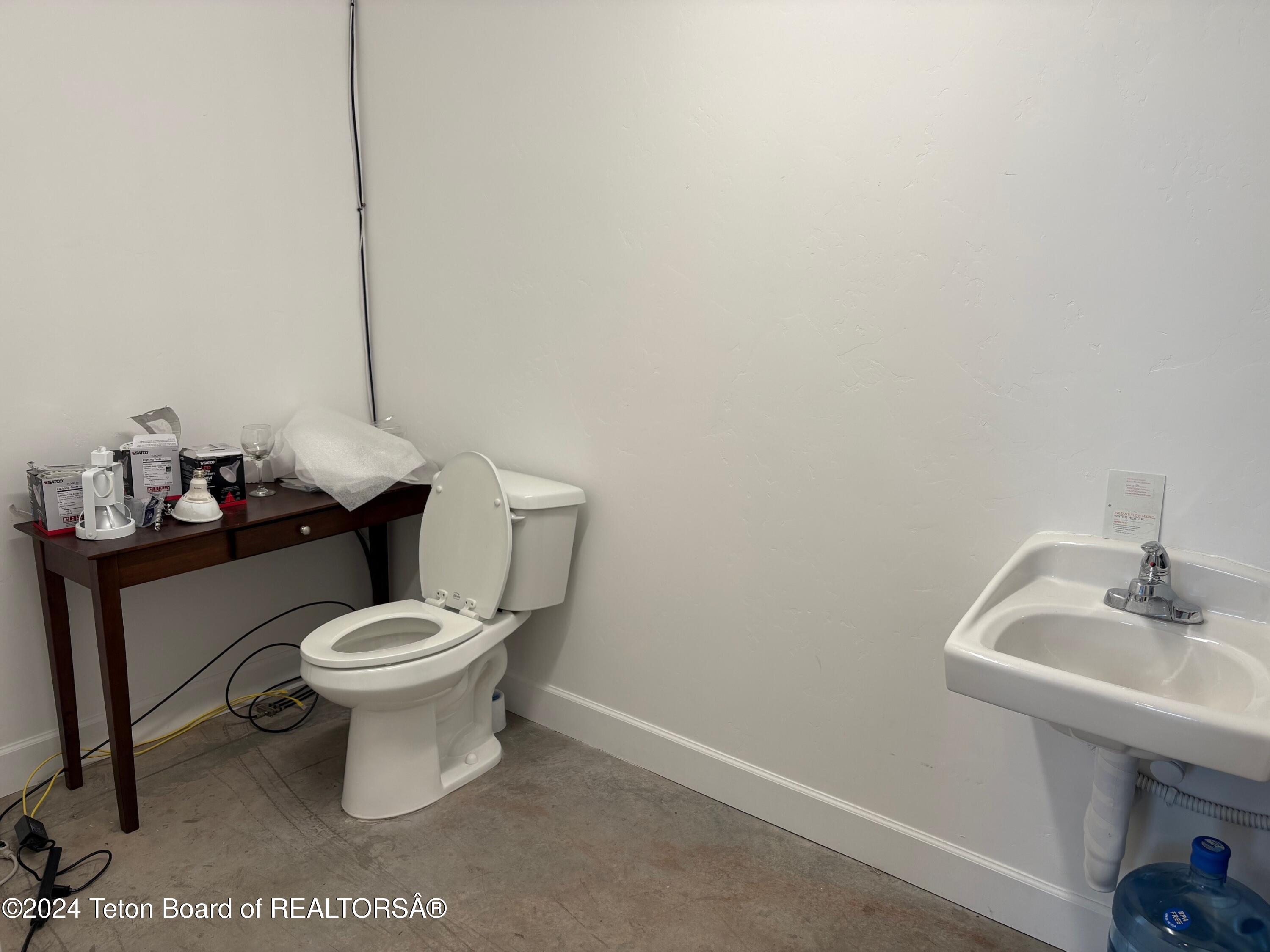 174 N KING Street, 101