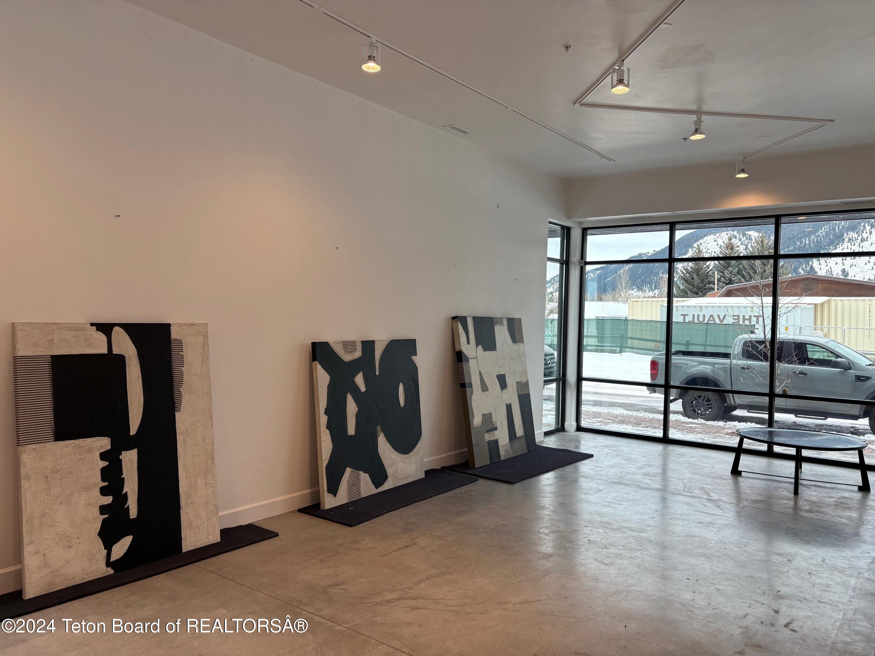 174 N KING Street, 101