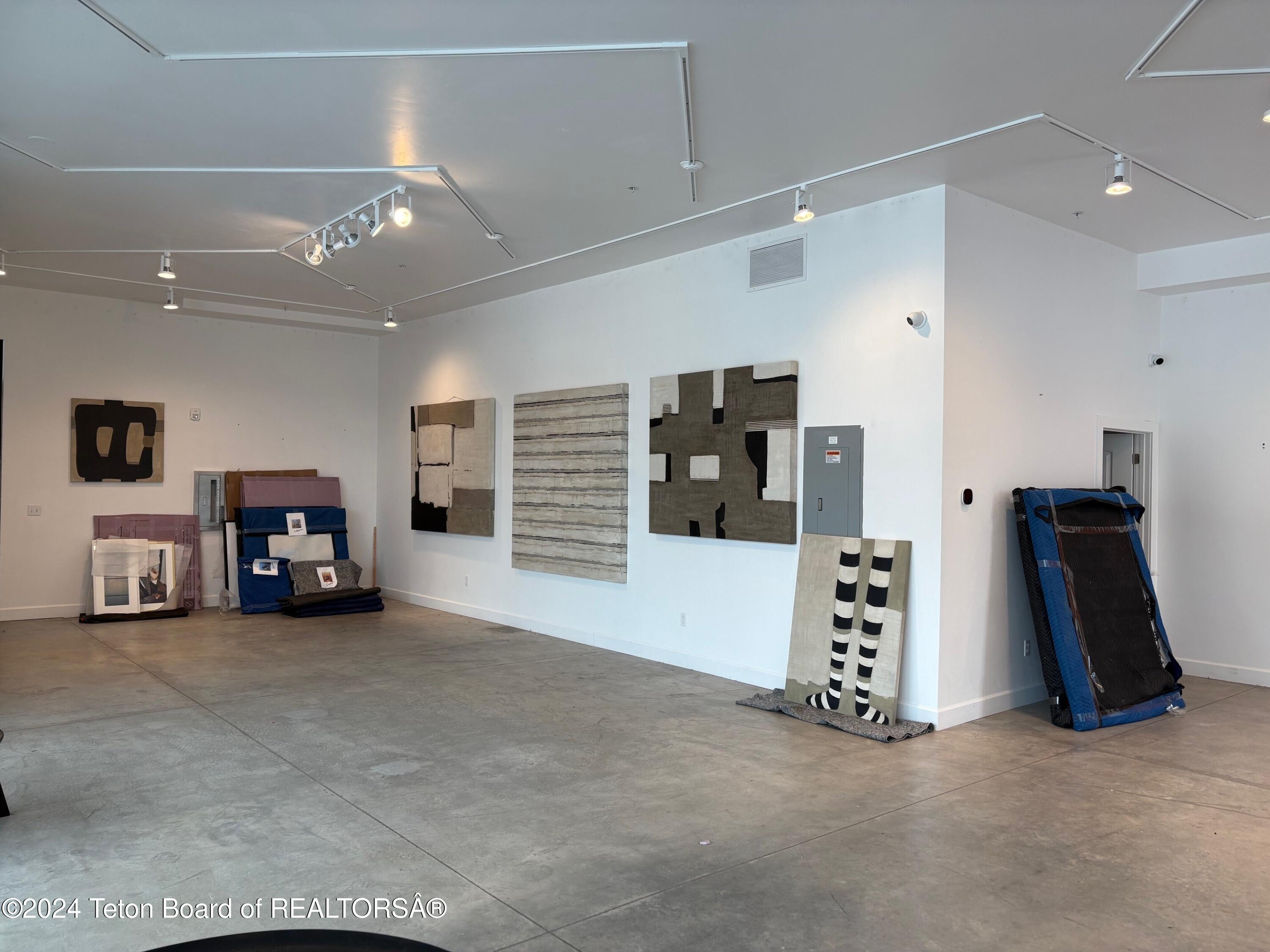 174 N KING Street, 101