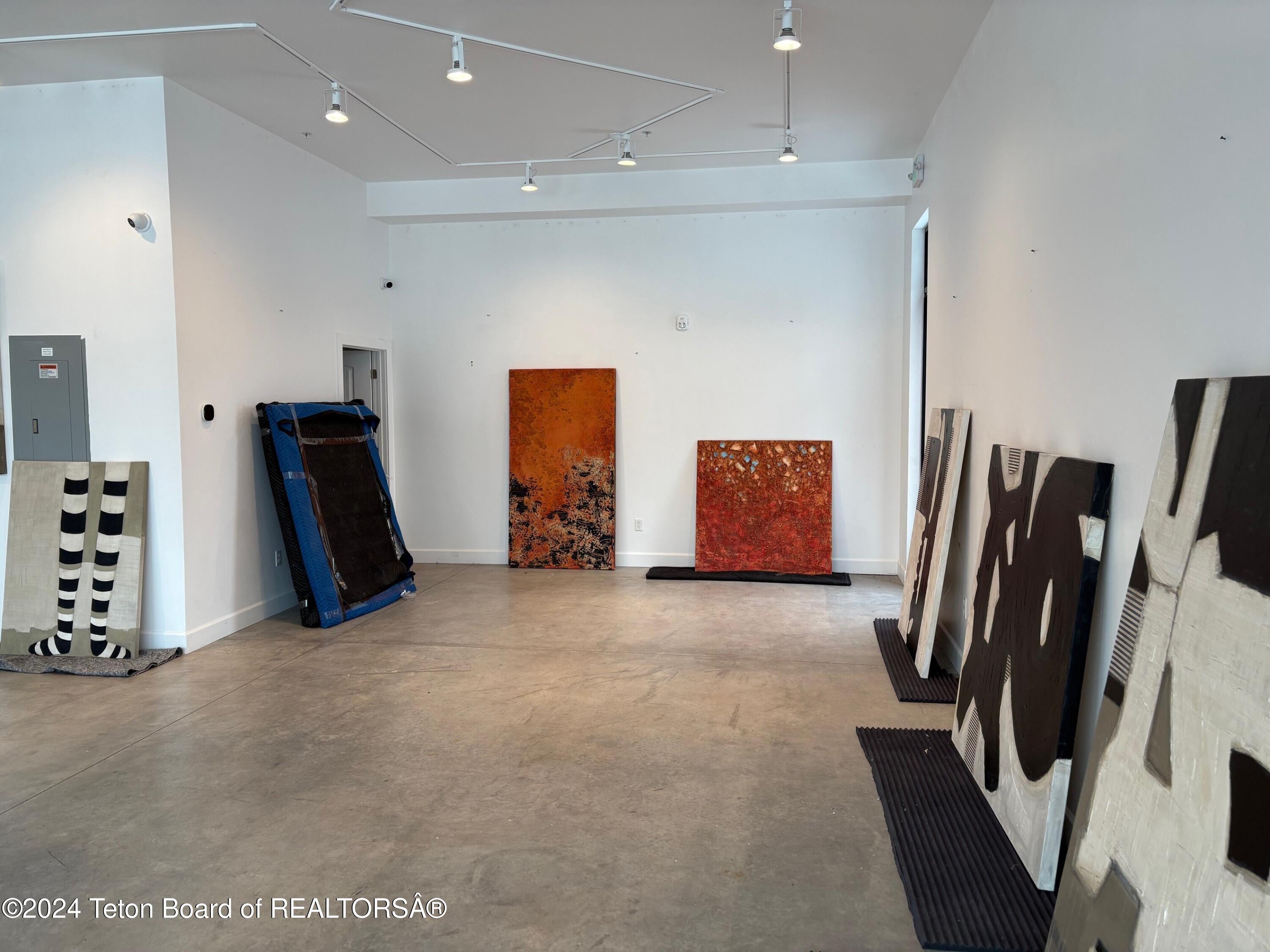 174 N KING Street, 101