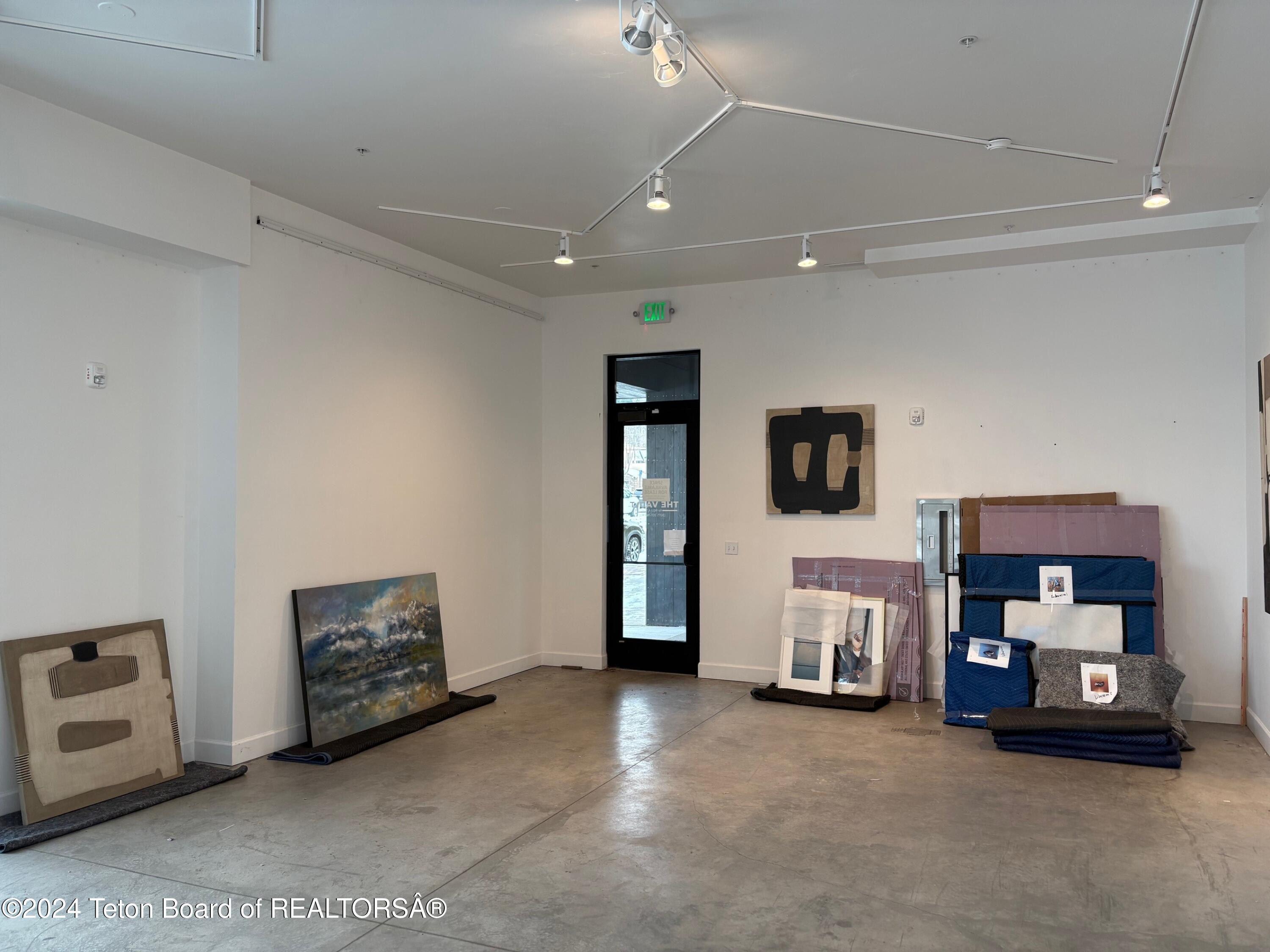 174 N KING Street, 101