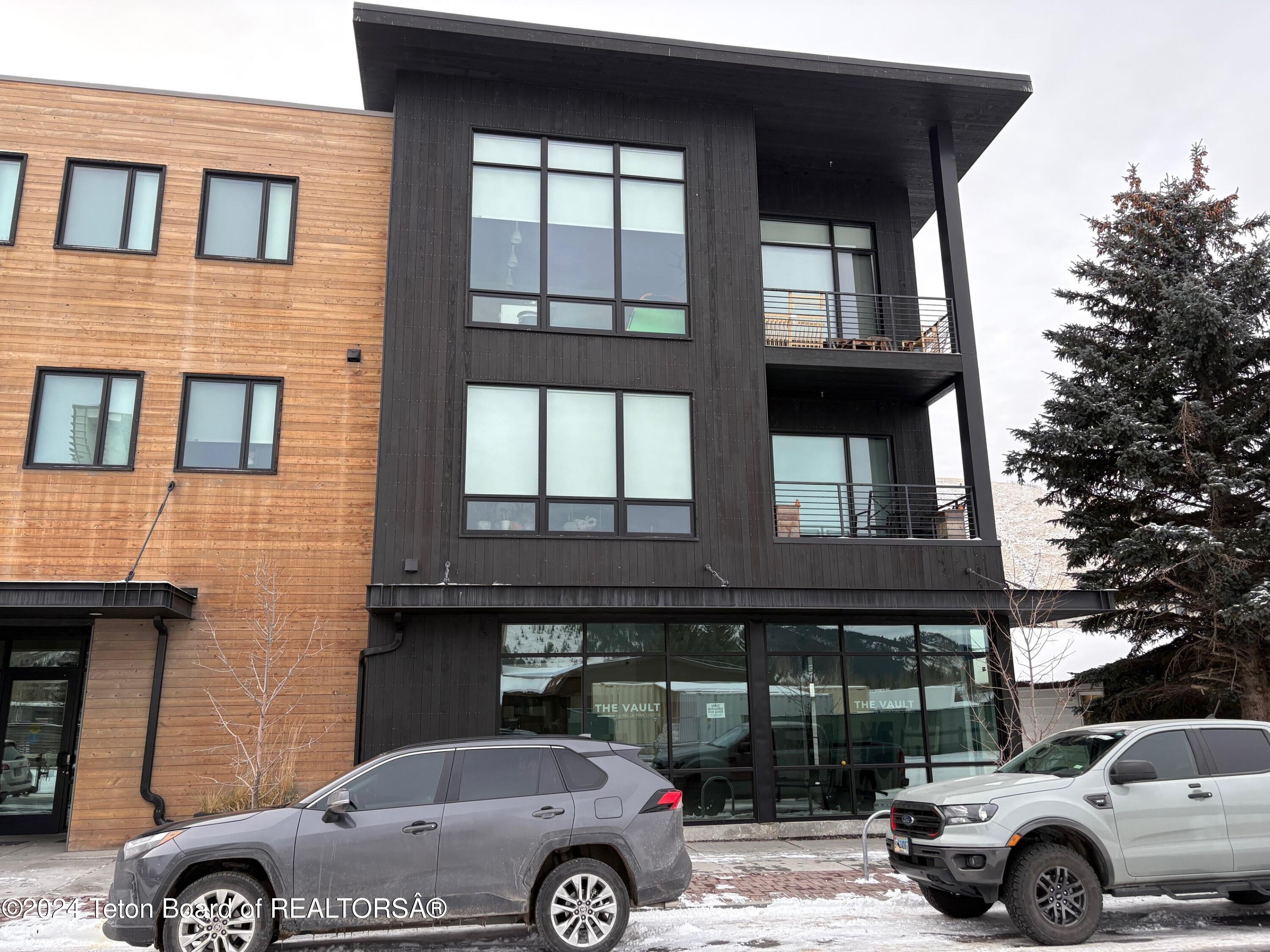 174 N KING Street, 101