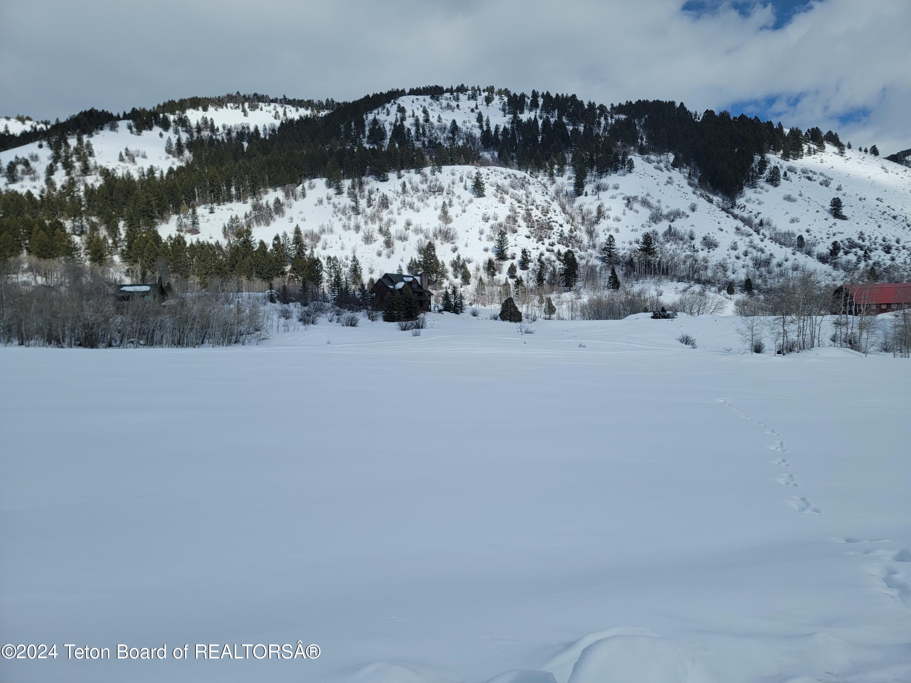 18TH HOLE RIDGECREST DRIVE - GOLF COURSE