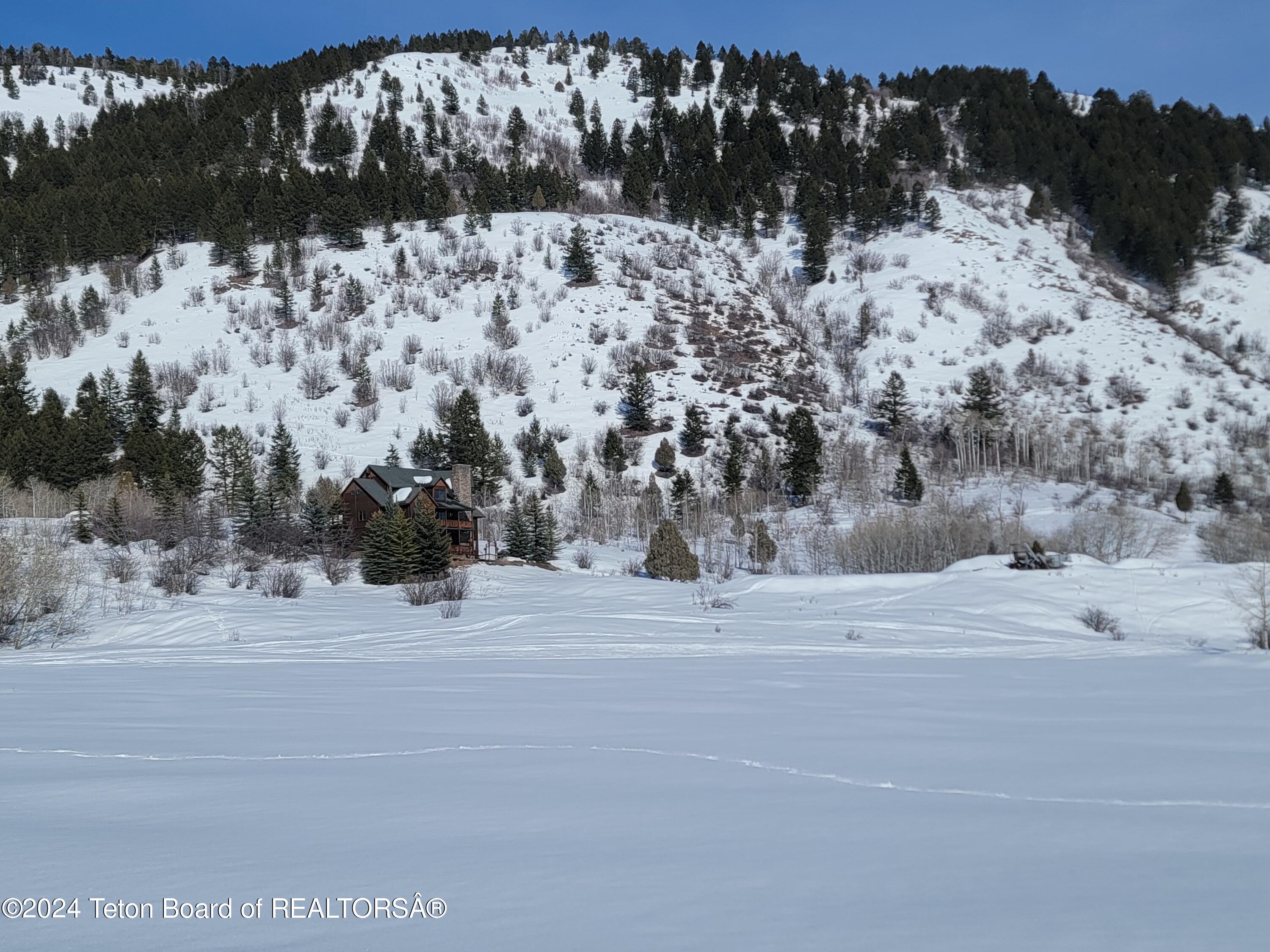 18TH HOLE RIDGECREST DRIVE - GOLF COURSE