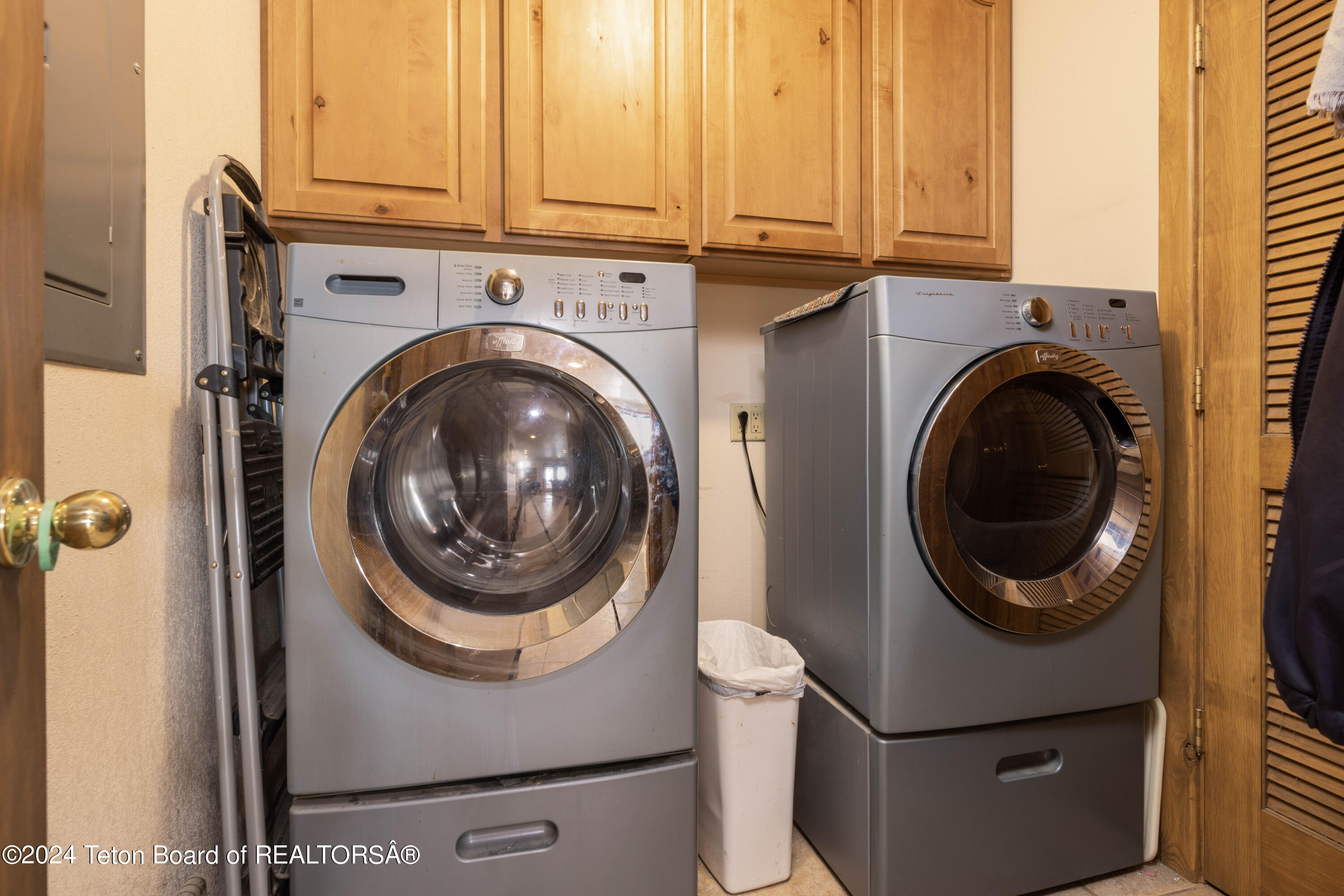 302 BEAR HOLLOW Circle