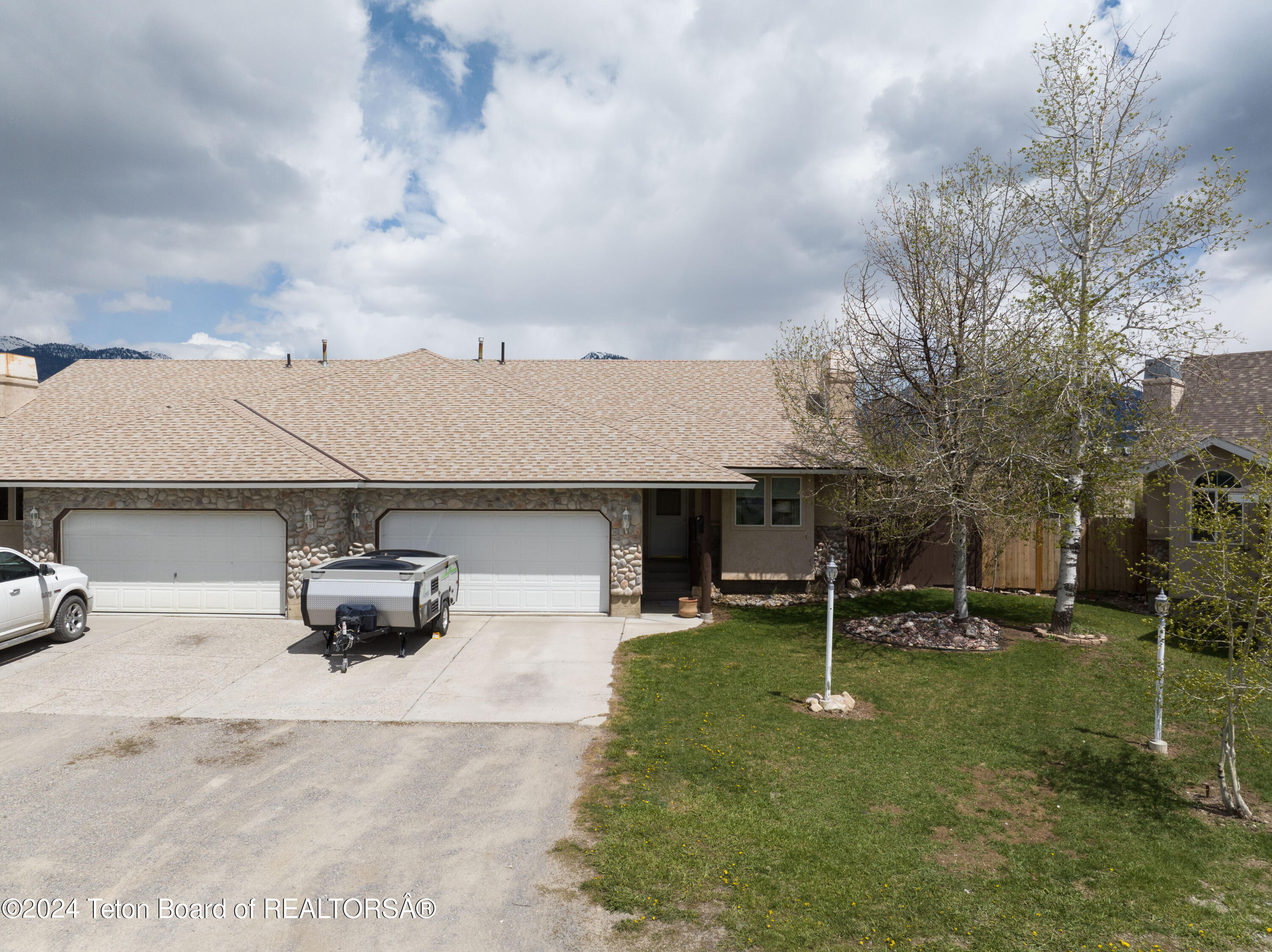 302 BEAR HOLLOW Circle