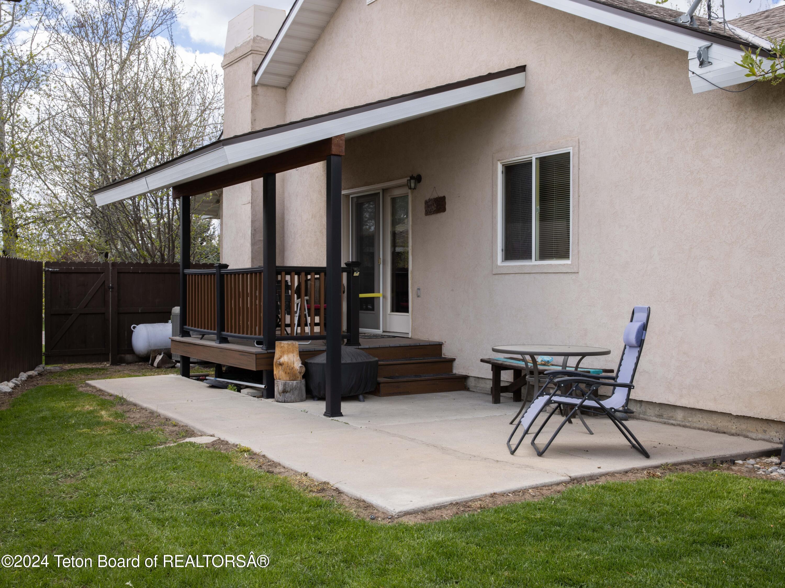 302 BEAR HOLLOW Circle